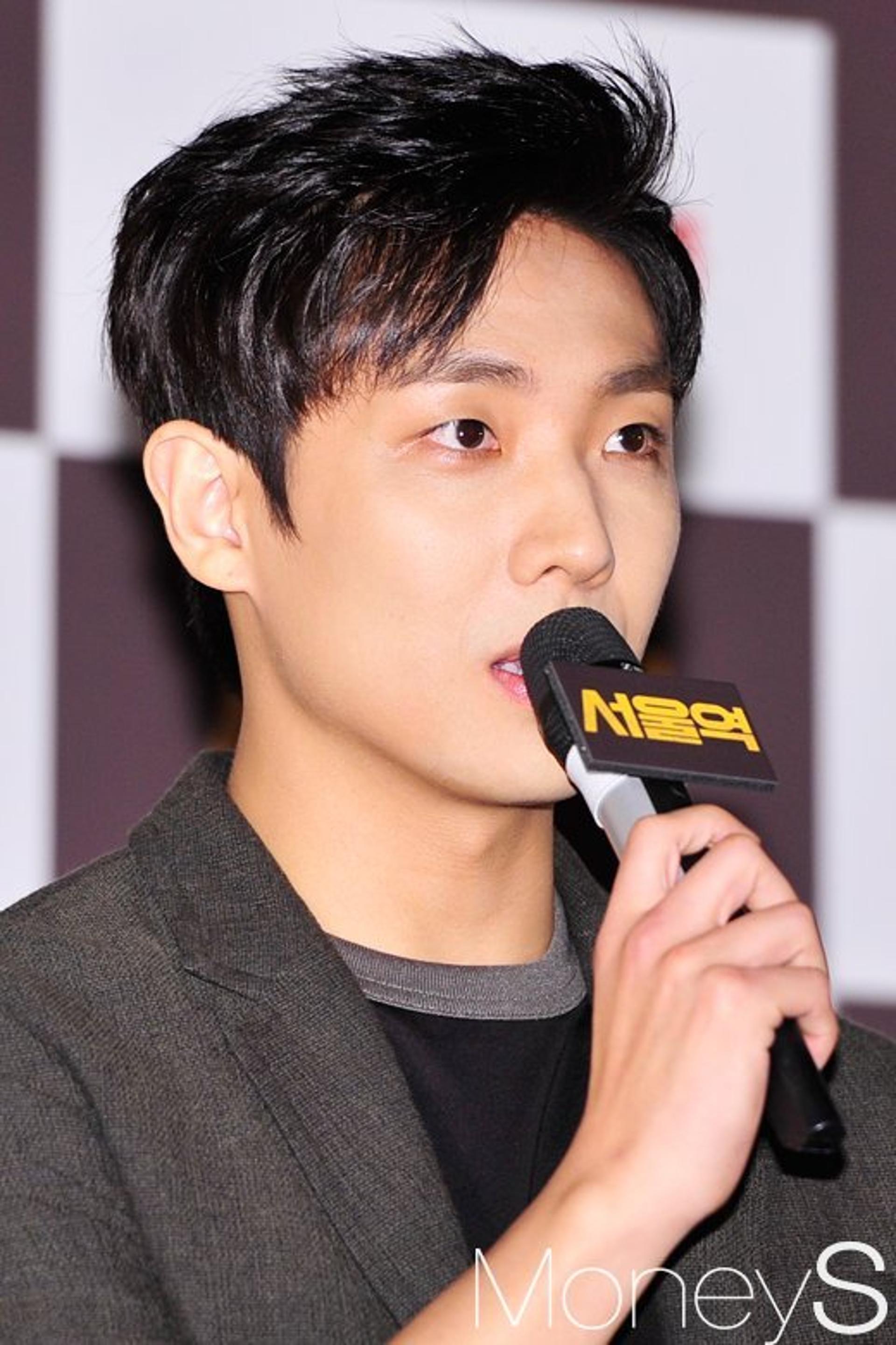 이준 측 "군 루머? 사실무근… 가족들 큰 충격"