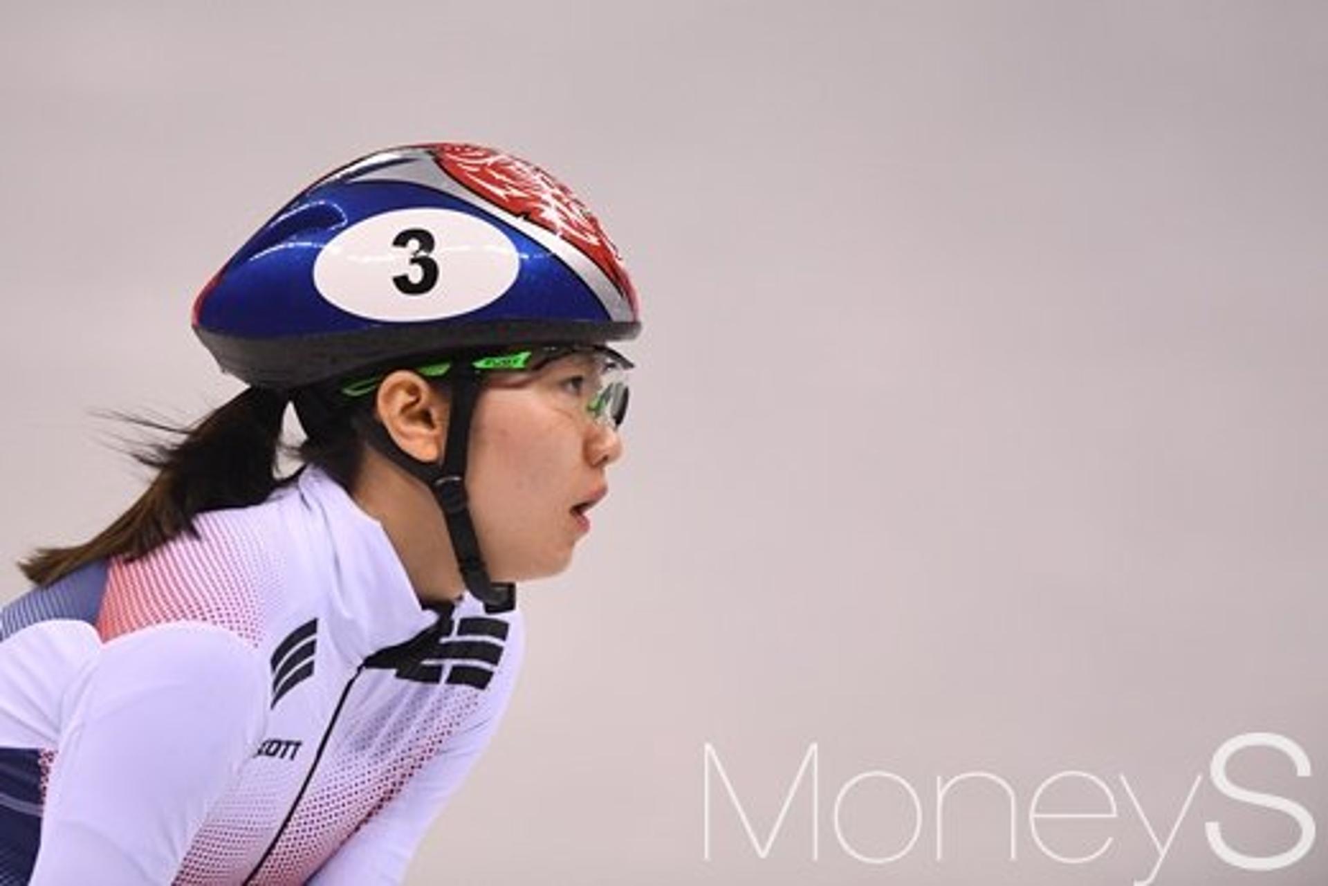 [머니S포토] 여자 쇼트트랙 1000m, 심석희 '준결승 진출이에요'