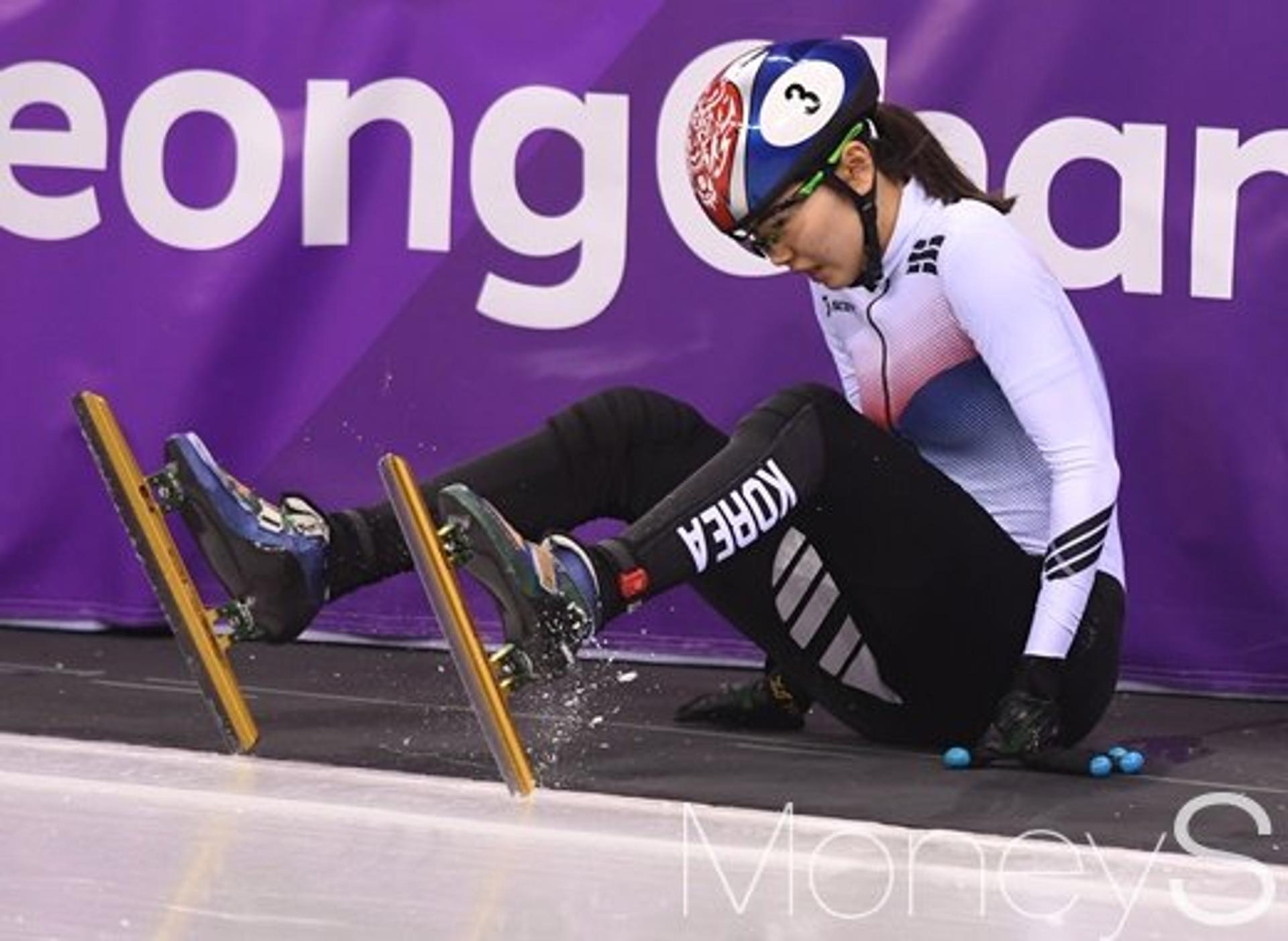 [머니S포토] 여자 1000m 쇼트트랙, 펜스에 충돌하는 심석희