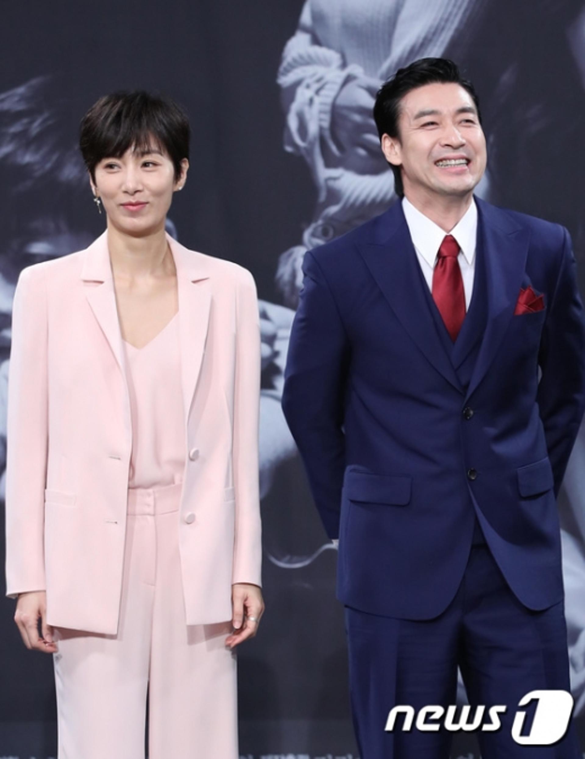 '위대한 유혹자' 김서형 "신성우 여전히 멋져… 멜로호흡 떨린다"