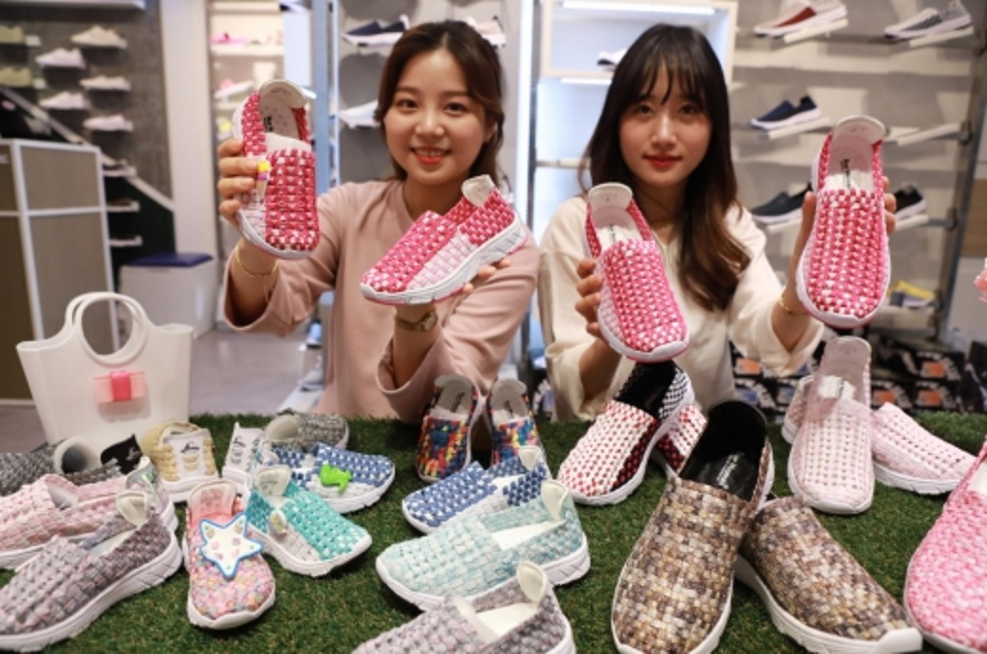롯데백화점광주점, 아이·맘 커플 신발  '우븐슈즈' 선보여