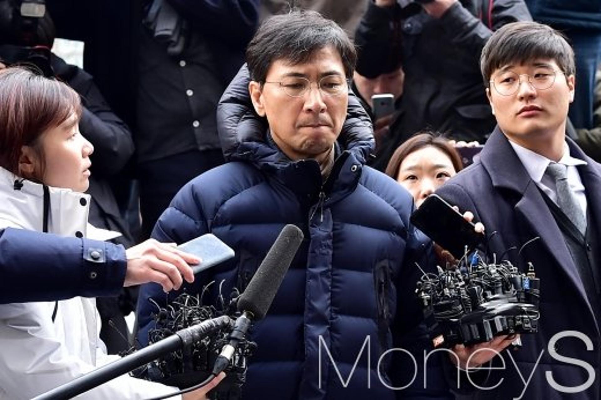 [속보] 검찰, '비서 성폭력' 안희정 불구속 기소