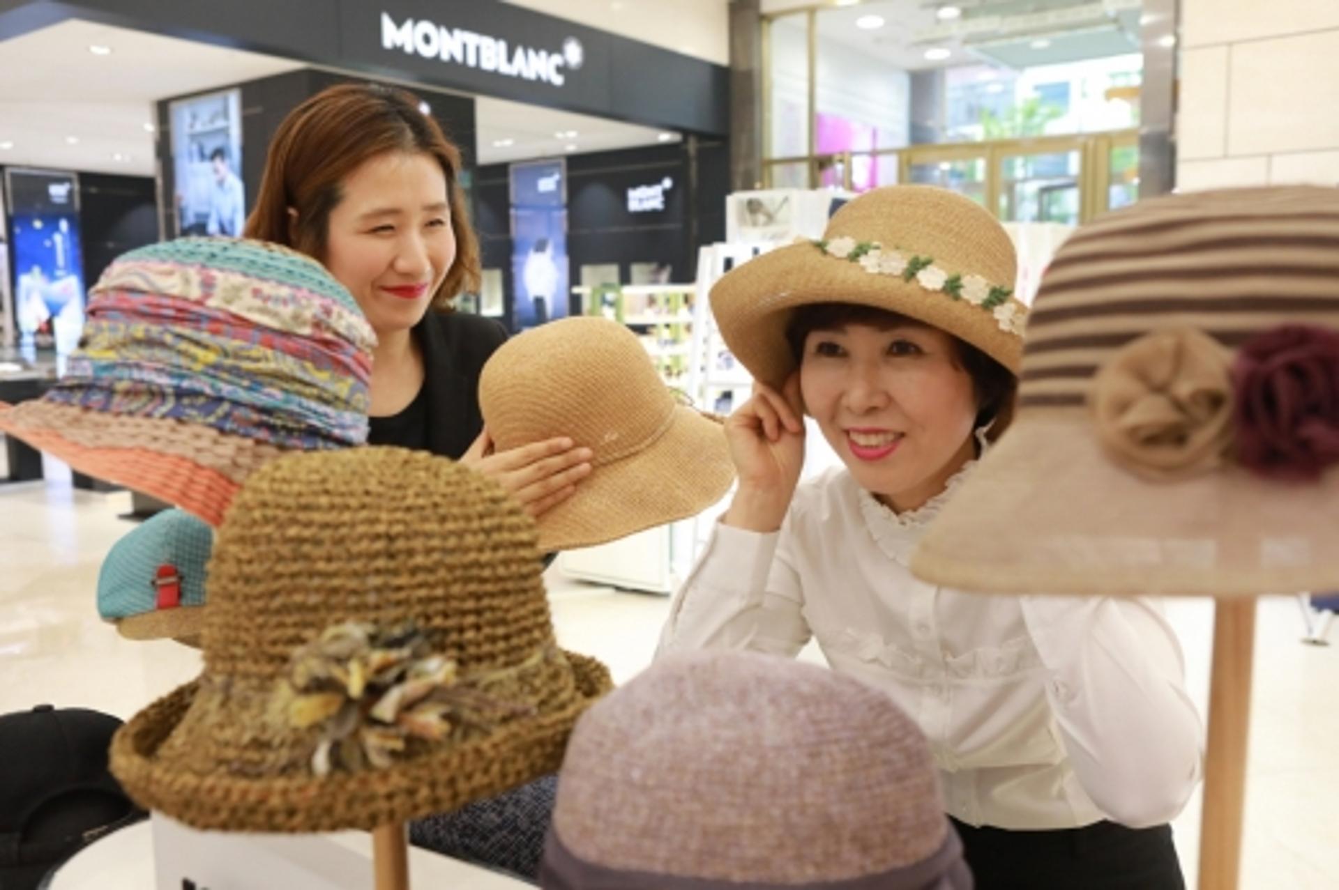 롯데백광주점, 자외선 차단 '라피아'소재 모자 선보여