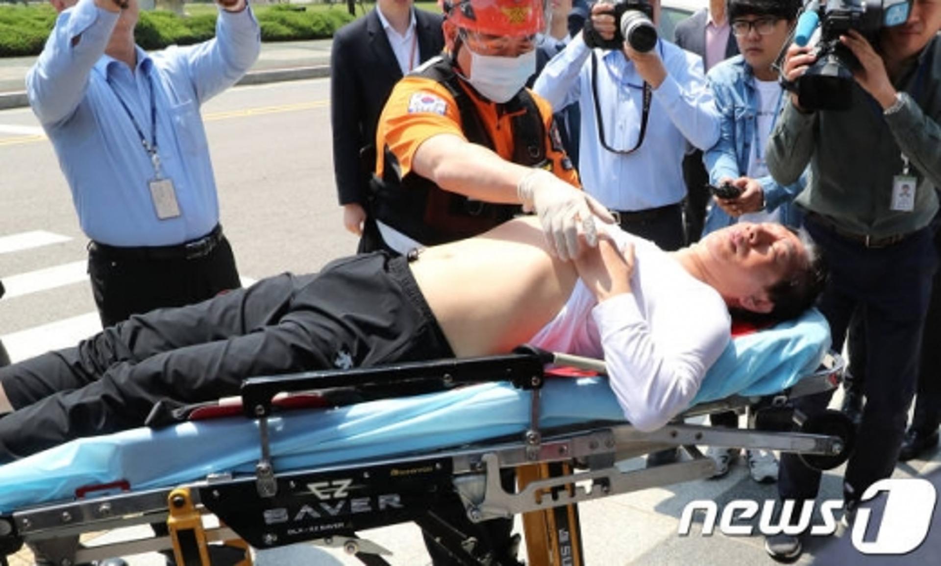 김성태 윗옷 올린 게 자작극?… 한국당 "흠집내기에 급급, 강력대응"