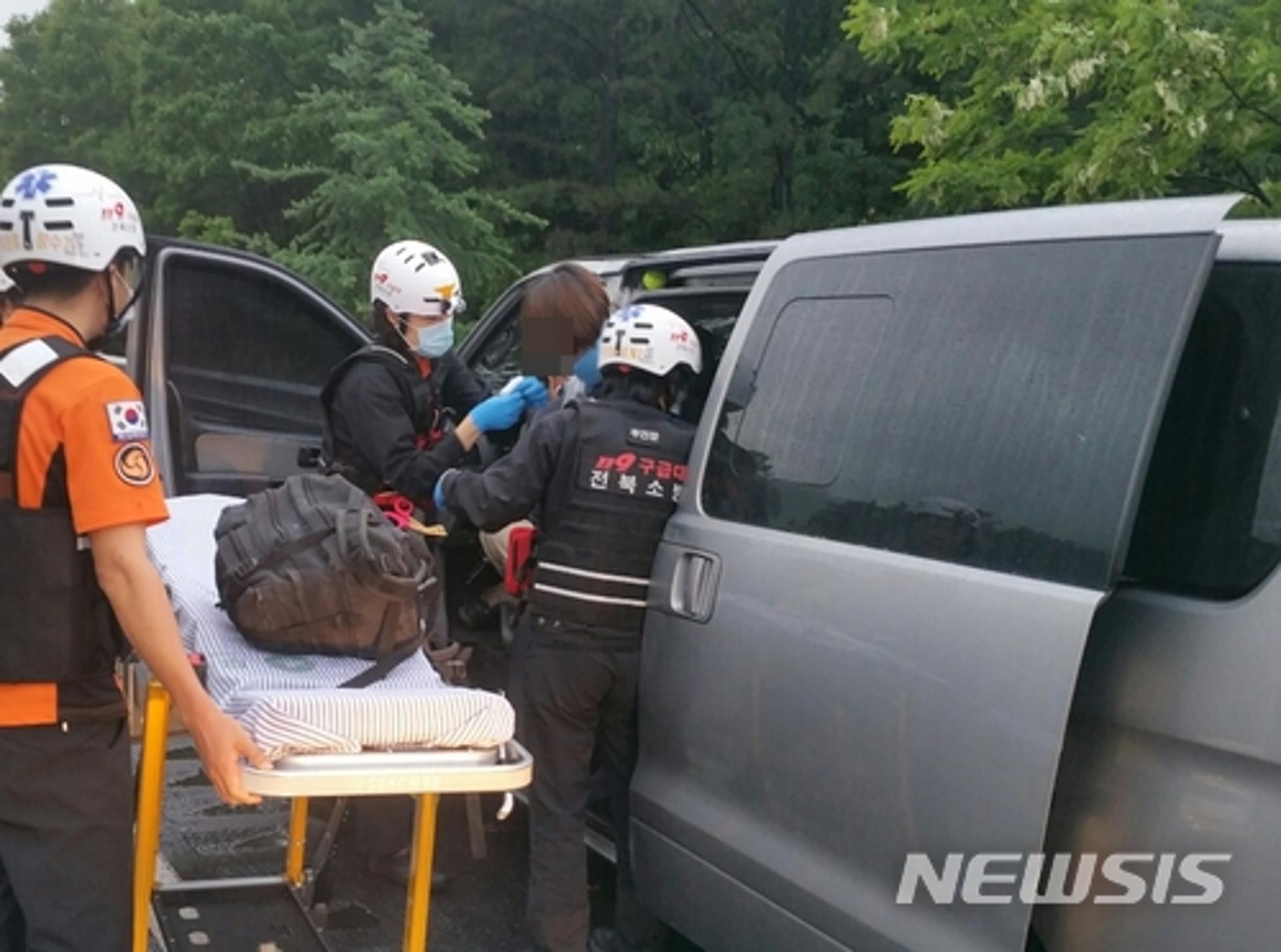'슈퍼맨이 돌아왔다' 제작진 교통사고, 고속도로서 덤프트럭 들이받아