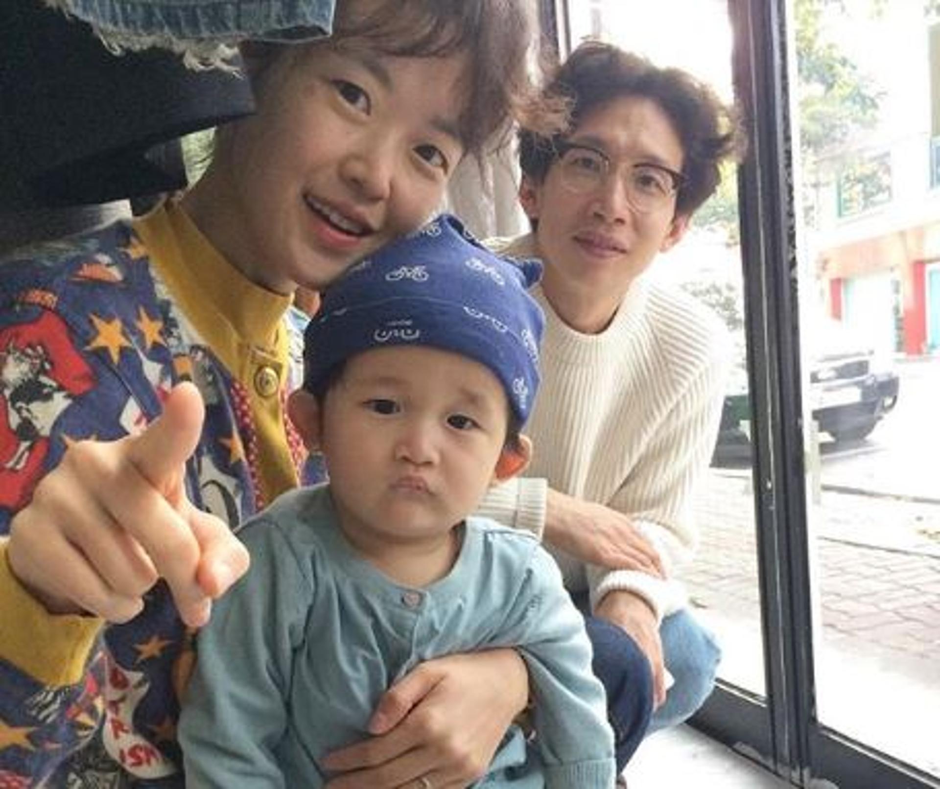 봉태규 득녀, 하시시박과 두 아이 부모 됐다… "산모 아이 모두 건강"