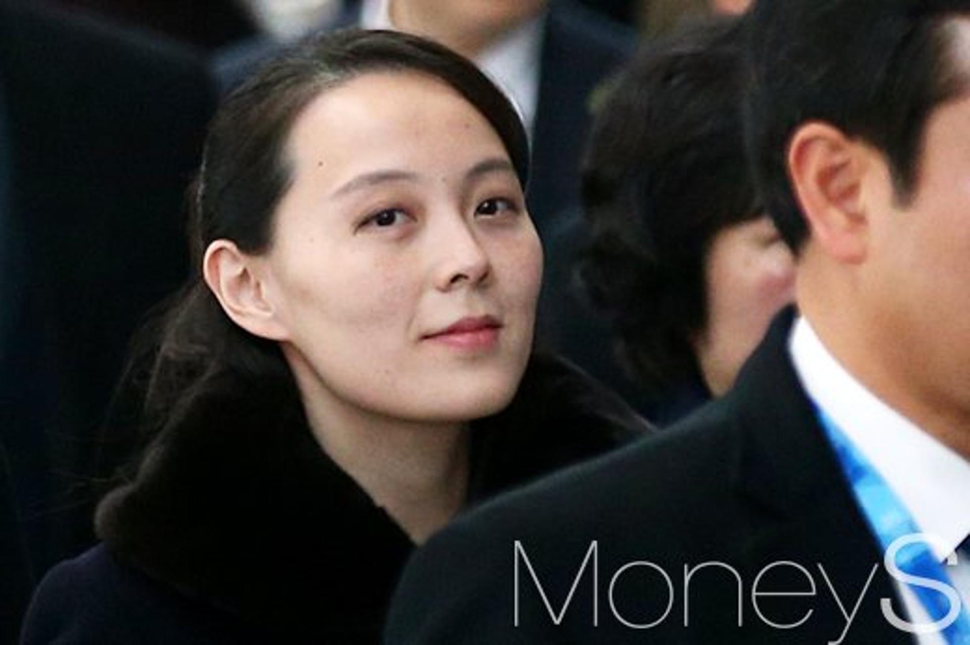 [2차 남북정상회담] 김여정 부부장, 통일각 앞 문재인 대통령 영접