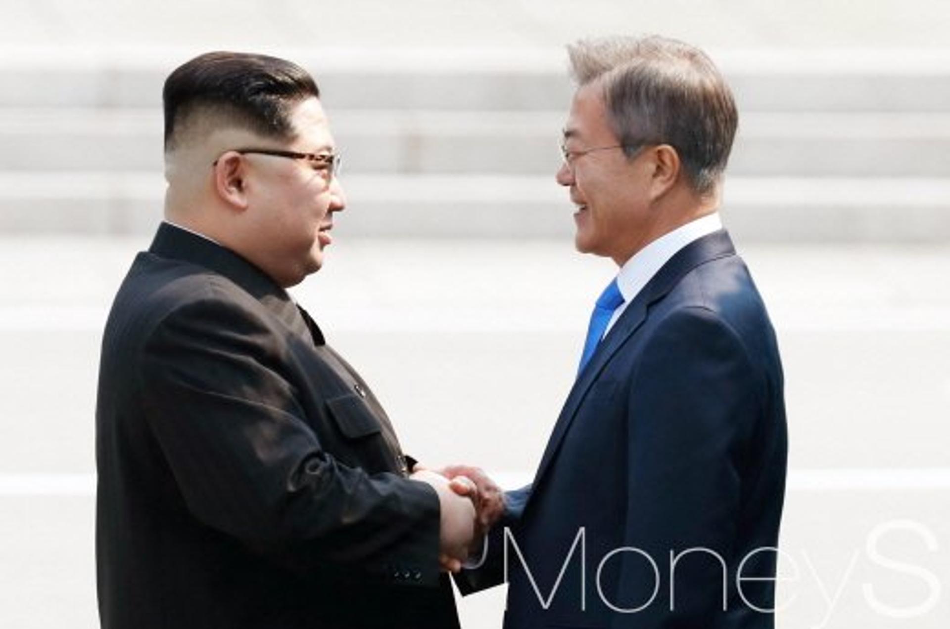 [2차 남북정상회담] 서훈 국정원장·김영철 통일전선부장 배석