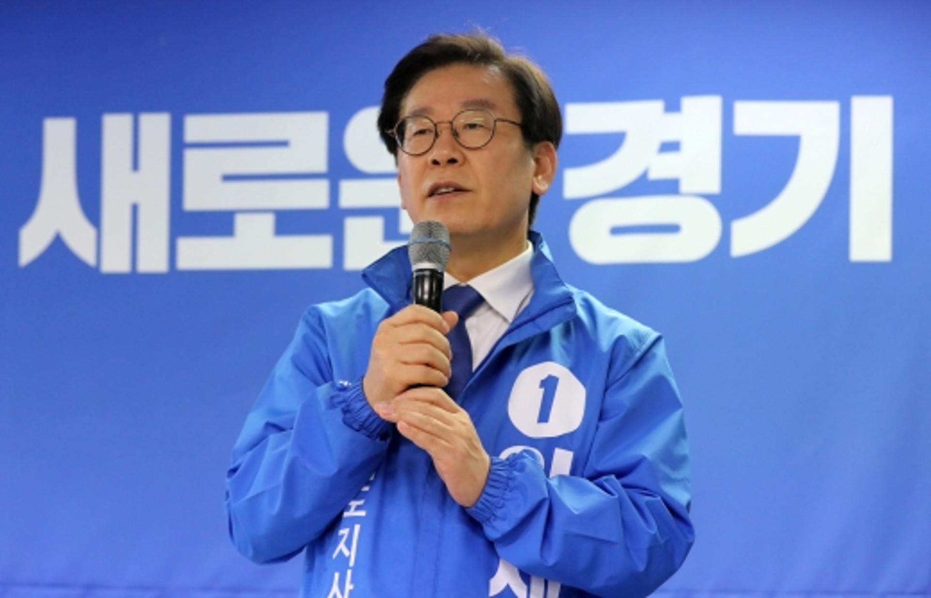 이재명, 선거사무소 개소… “도민 눈살 찌푸리는 일 안해”