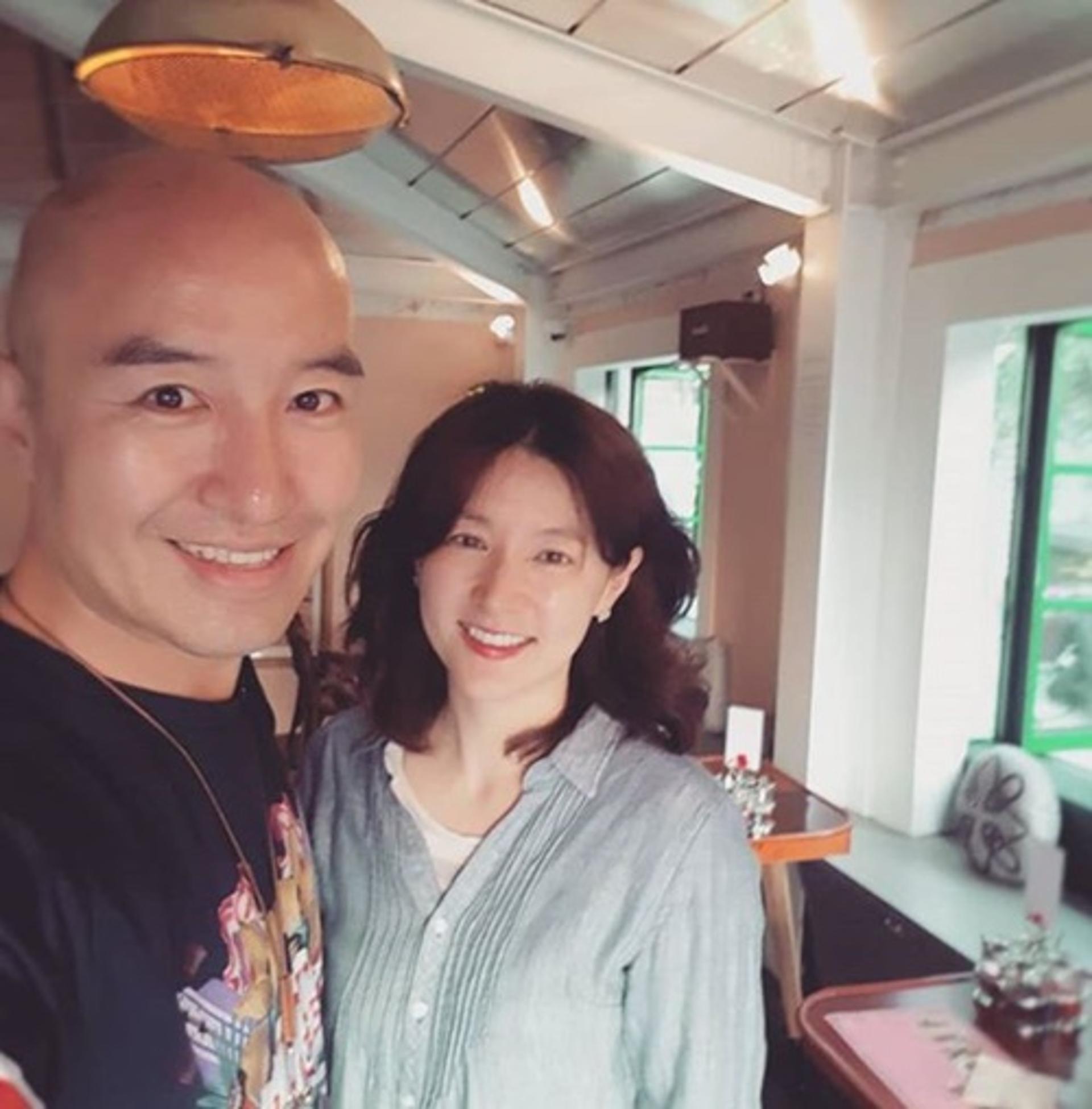 이영애, 홍석천과 깜짝 만남… "민낯에도 이렇게 예쁠수가"