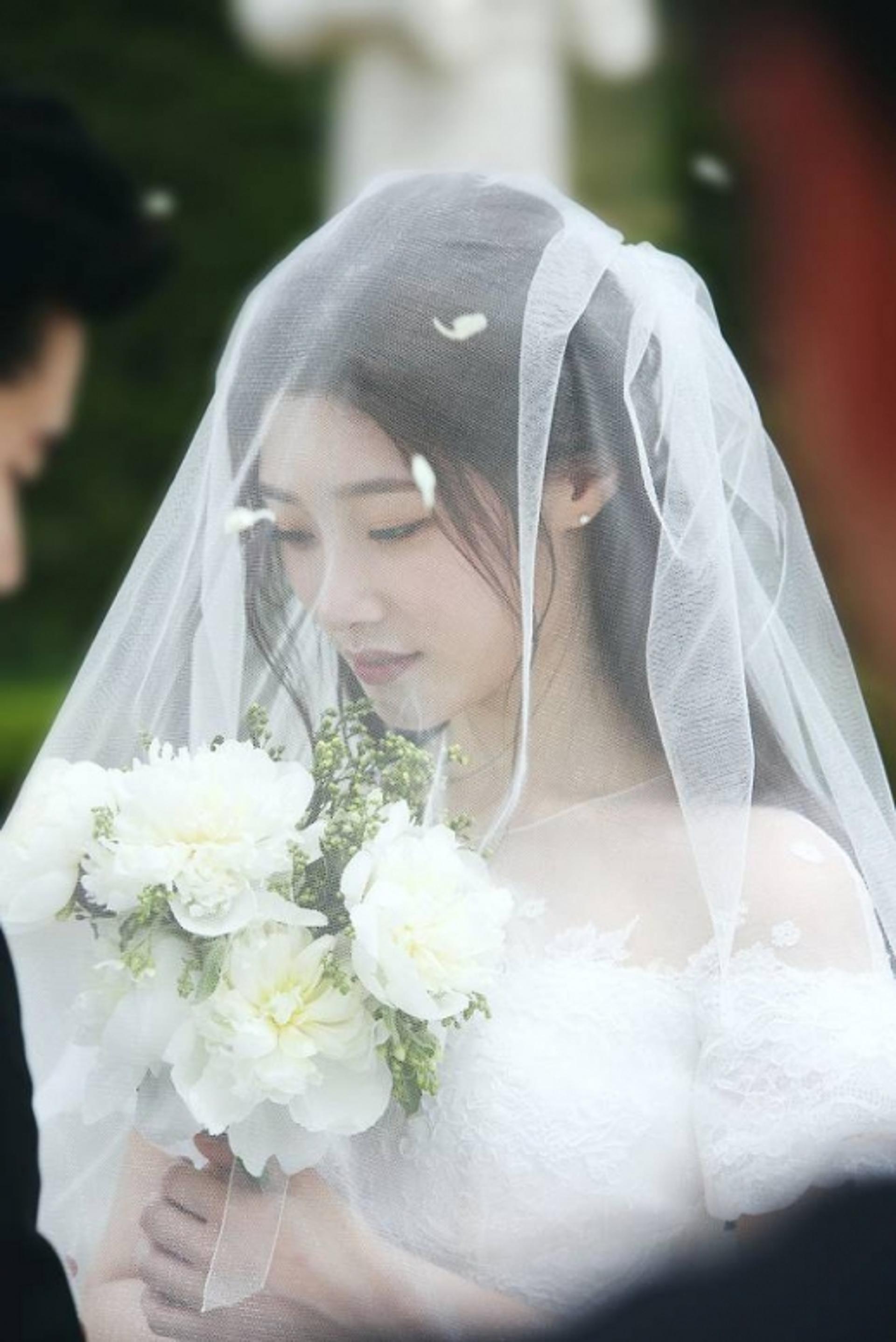 정채연 웨딩드레스, 아름다운 6월의 신부… "청순한 여신美"