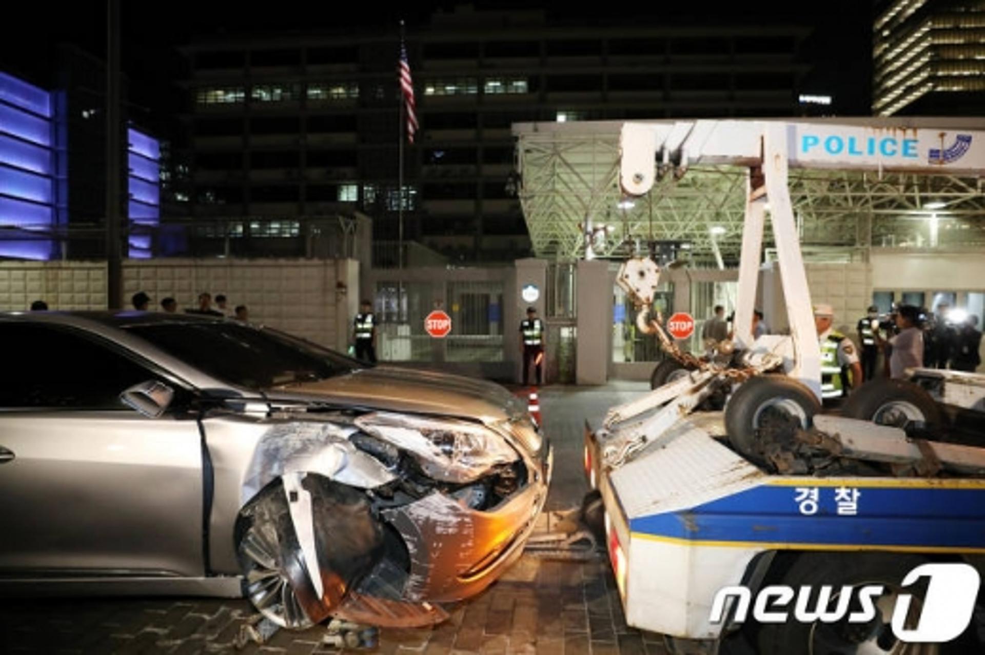 미 대사관 돌진, 여가부 서기관 입건… "망명하고 싶어"