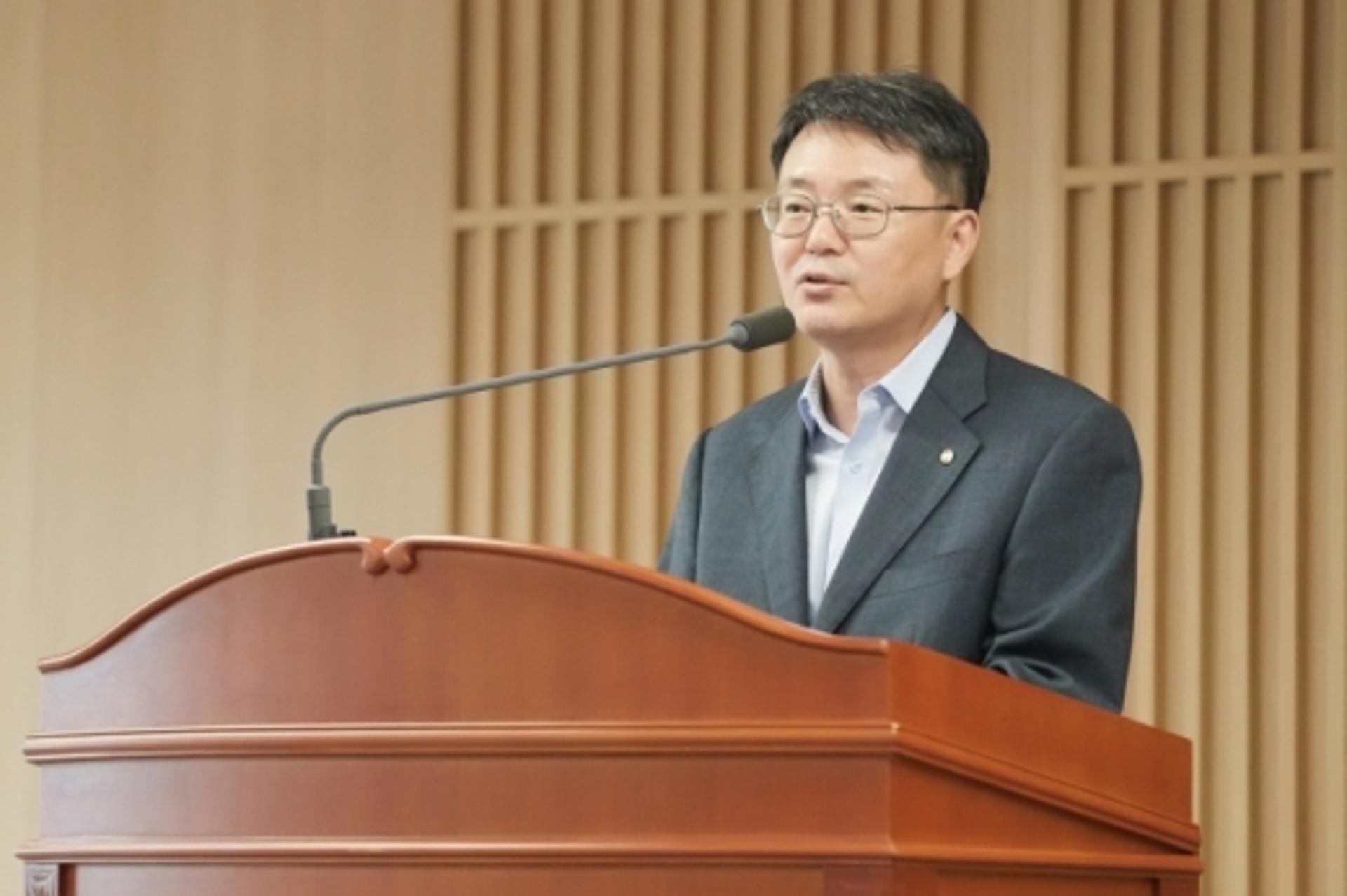 윤면식 한은 부총재 "늘어난 가계부채, 상당기간 경제에 부담"