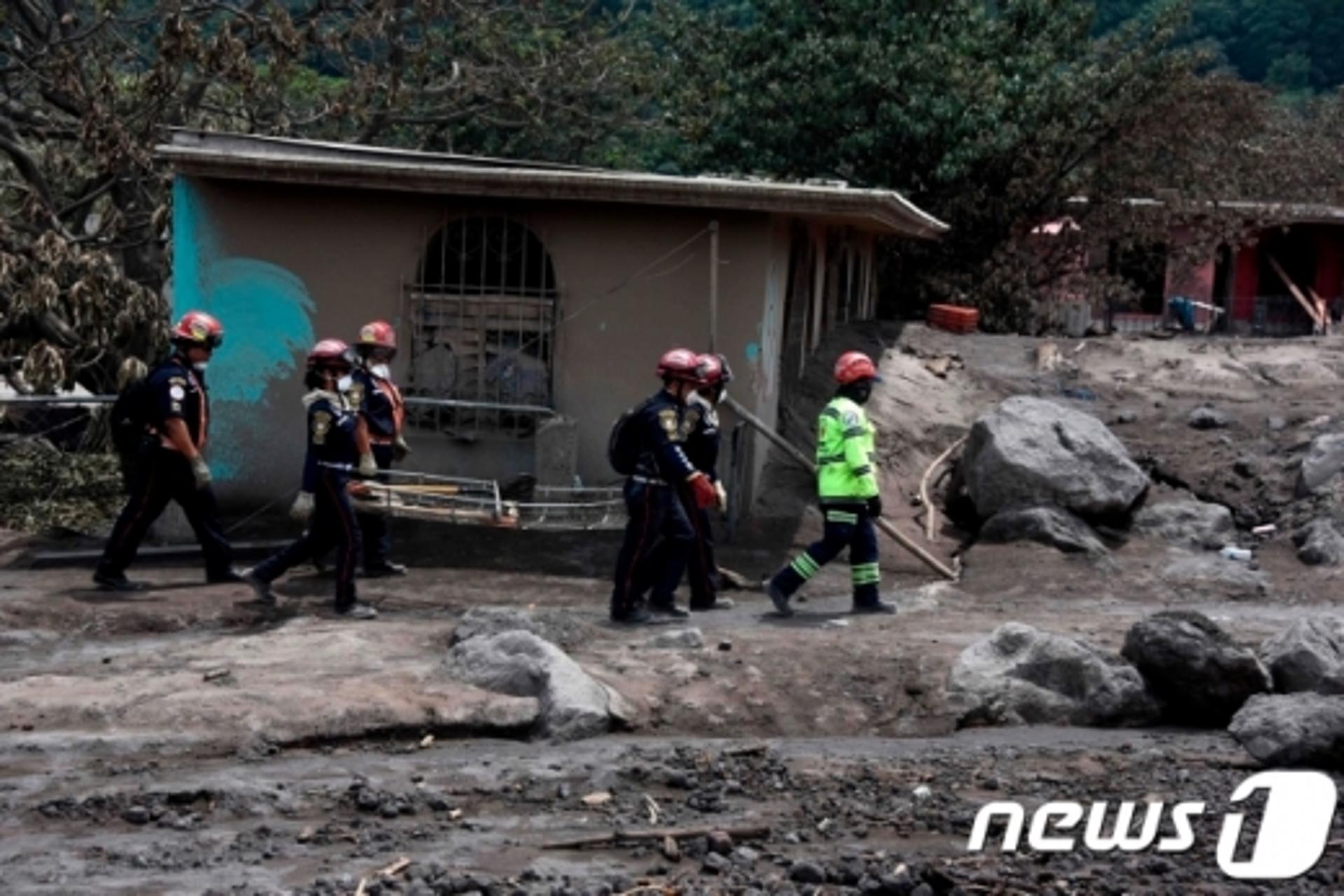 과테말라 화산 다시 폭발… 긴급 대피령 발령