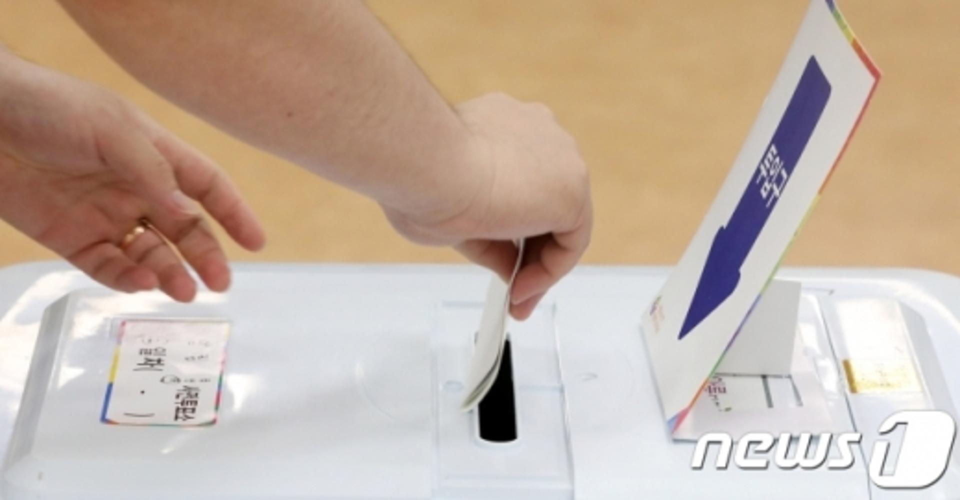 [선거투표율] 오후 4시 17.48%… 최종 사전투표율 20% 넘을까