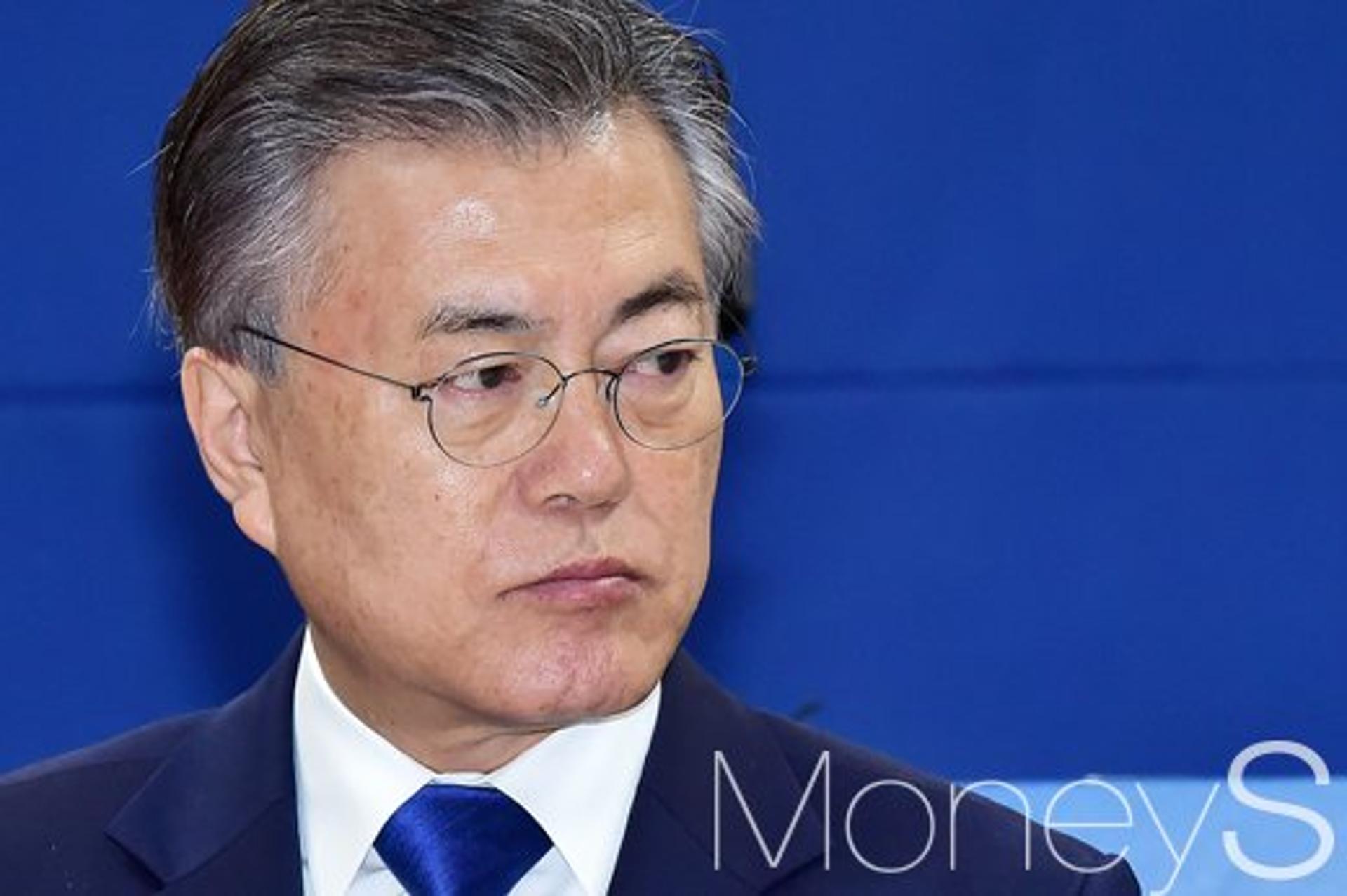문재인 대통령, 내일(14일) NSC 전체회의 주재 "북미회담 후속조처 논의"