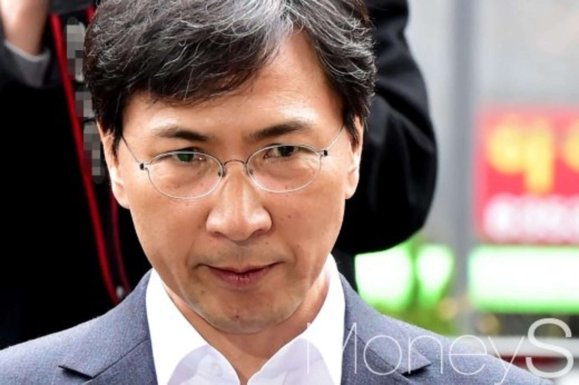 "강압 없어, 애정이었다"… '성폭행 혐의' 안희정, 첫 재판서 혐의 부인