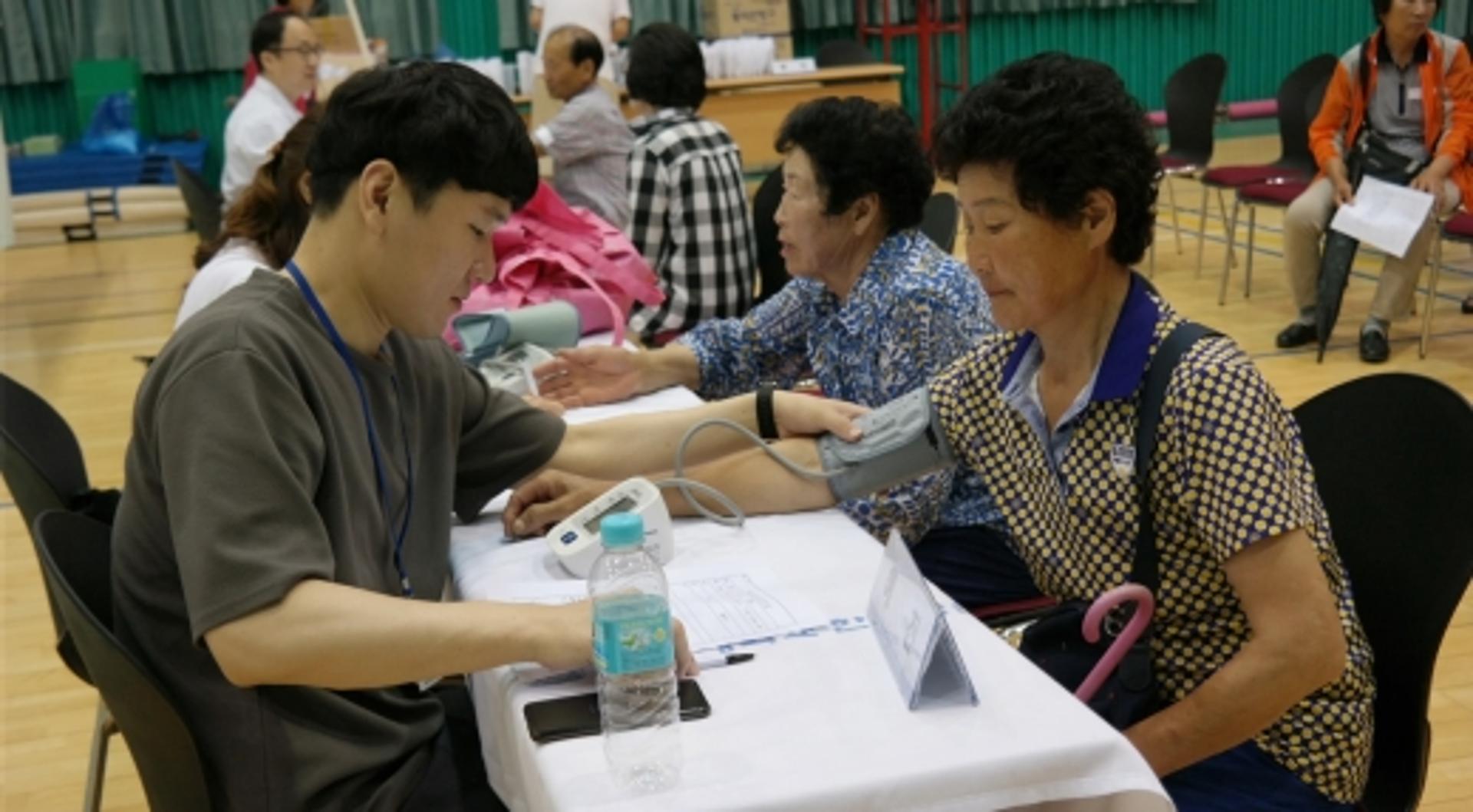 전남농협, 사랑 실은 '행복버스' 나주 도착