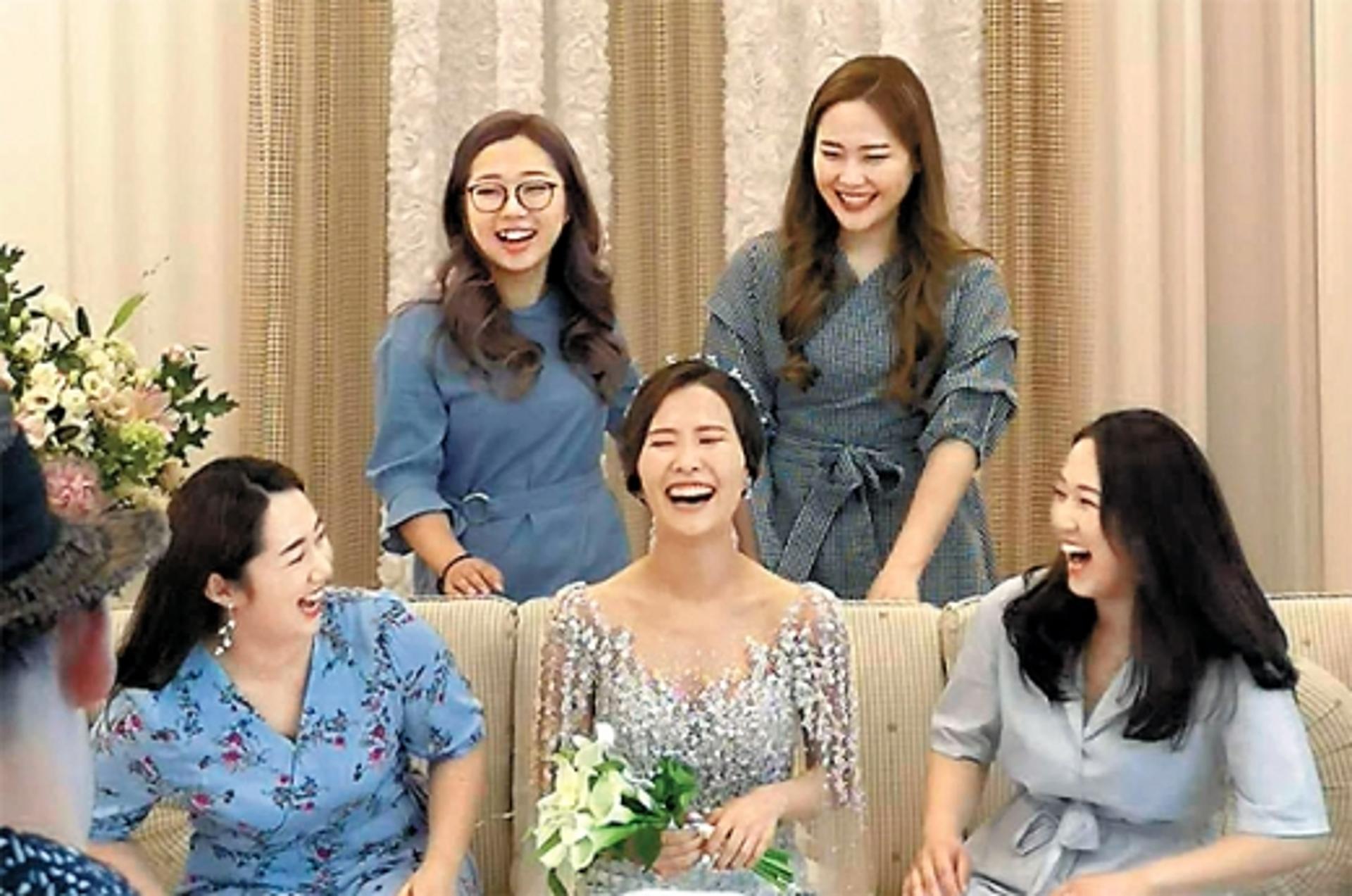 '안경선배' 김은정 결혼, 남편은 '스케이트' 코치… 5년 열애 끝 결실
