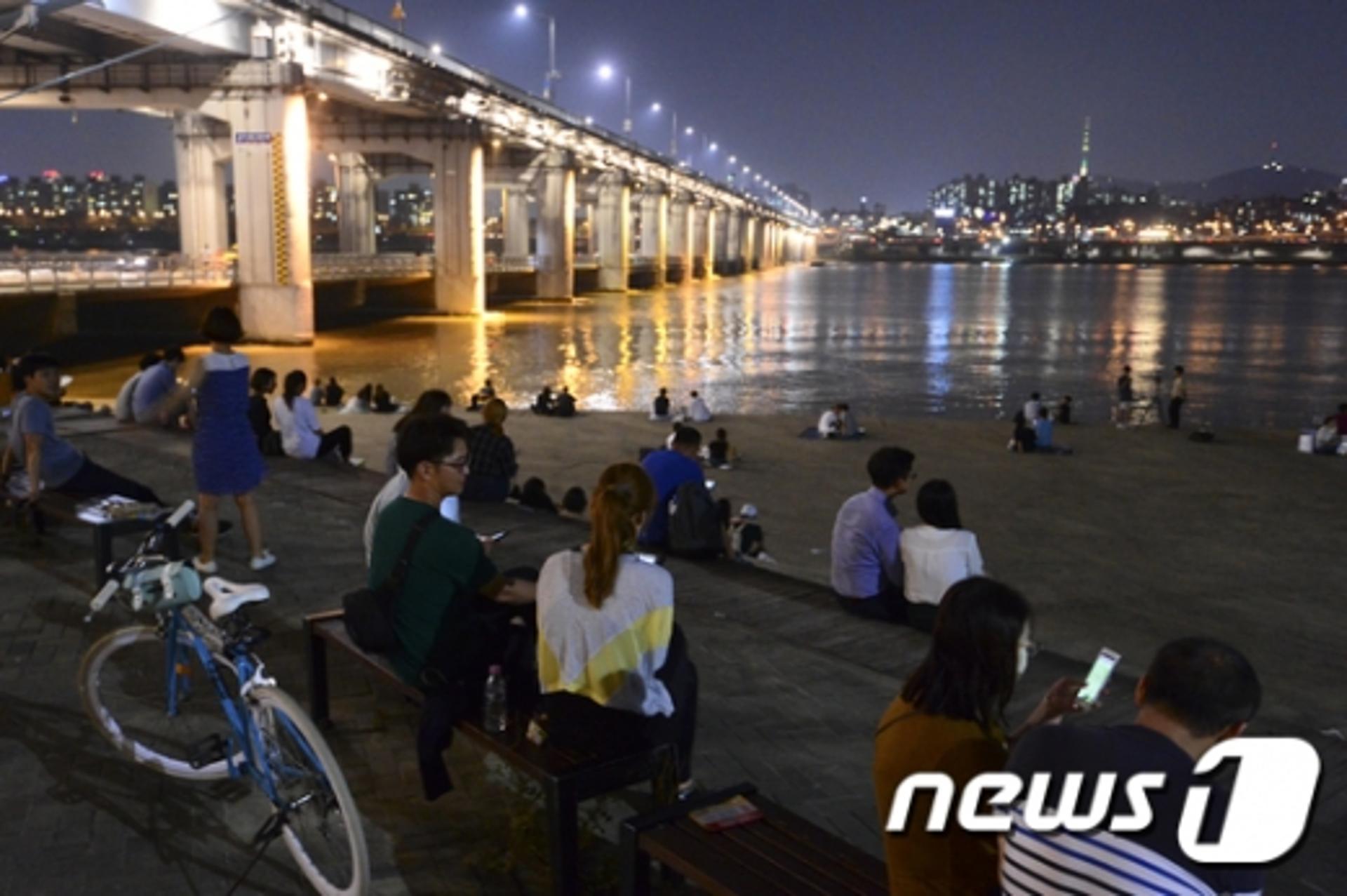 잠 못드는 여름밤 열대야, 숙면 하려면 OO 피하라