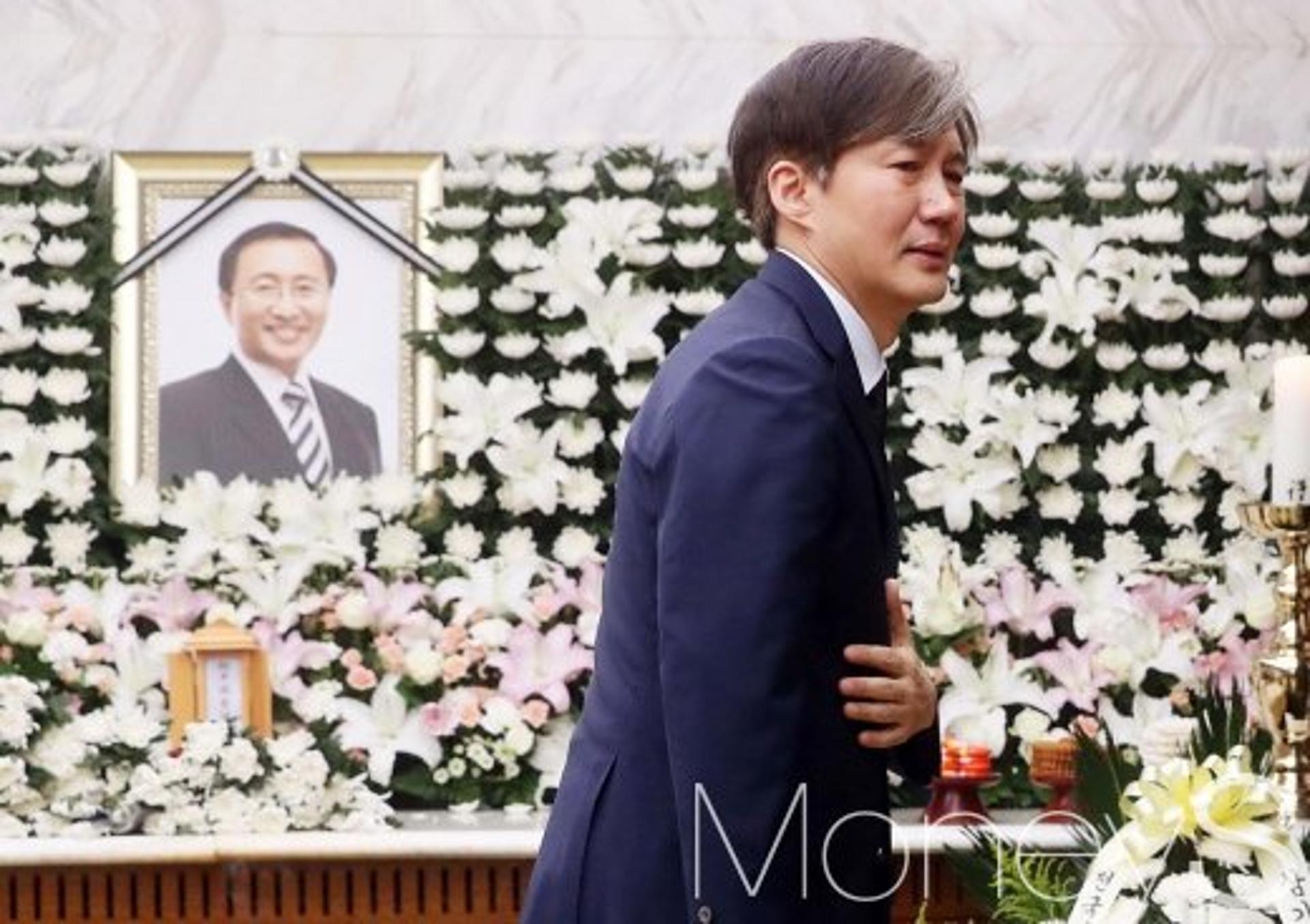 조국, 노회찬 빈소서 오열 "황망하고 비통, 편히 쉬시길"