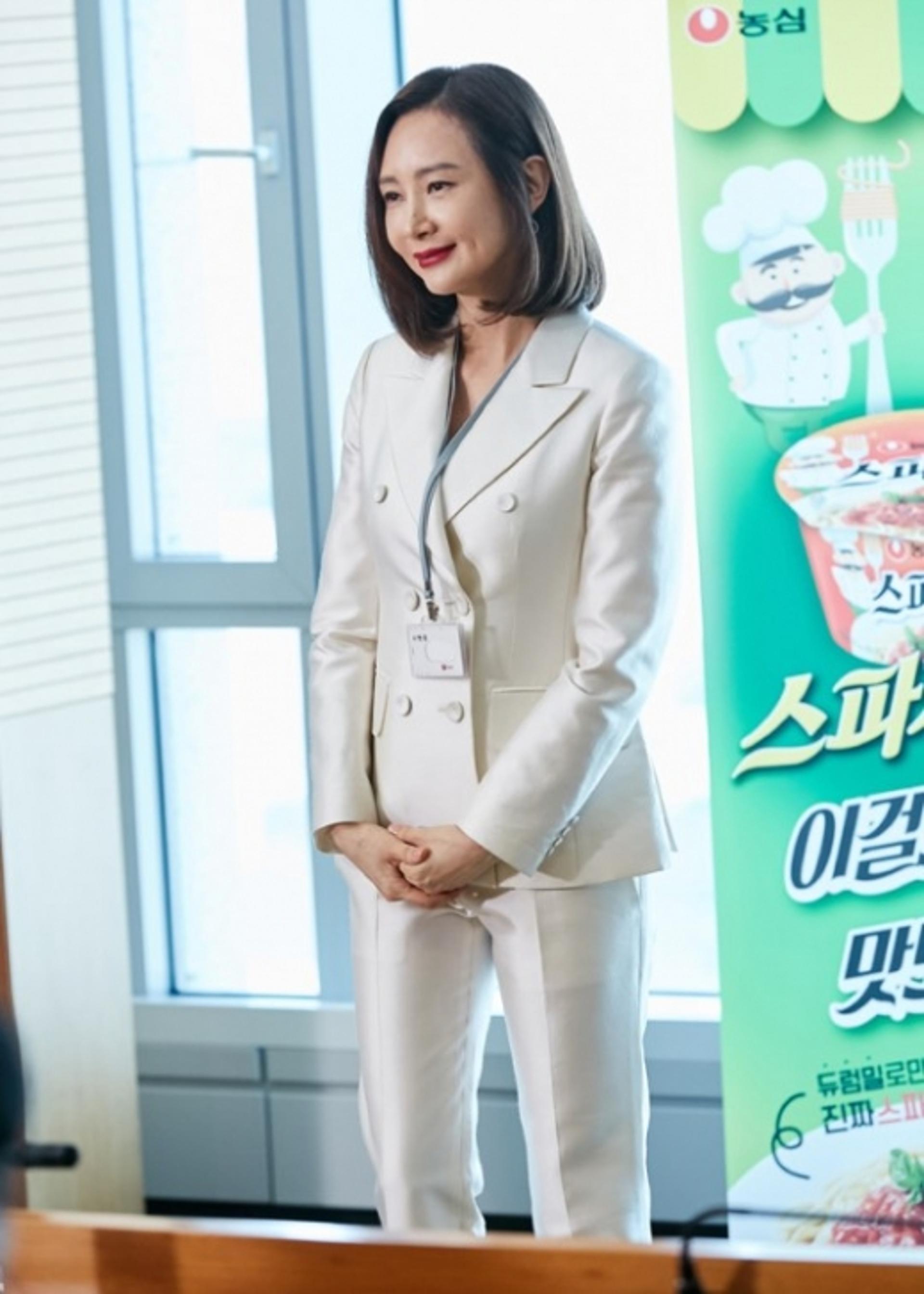 채시라 단발, 6년 만에 파격 변신… "완벽한 커리어우먼"