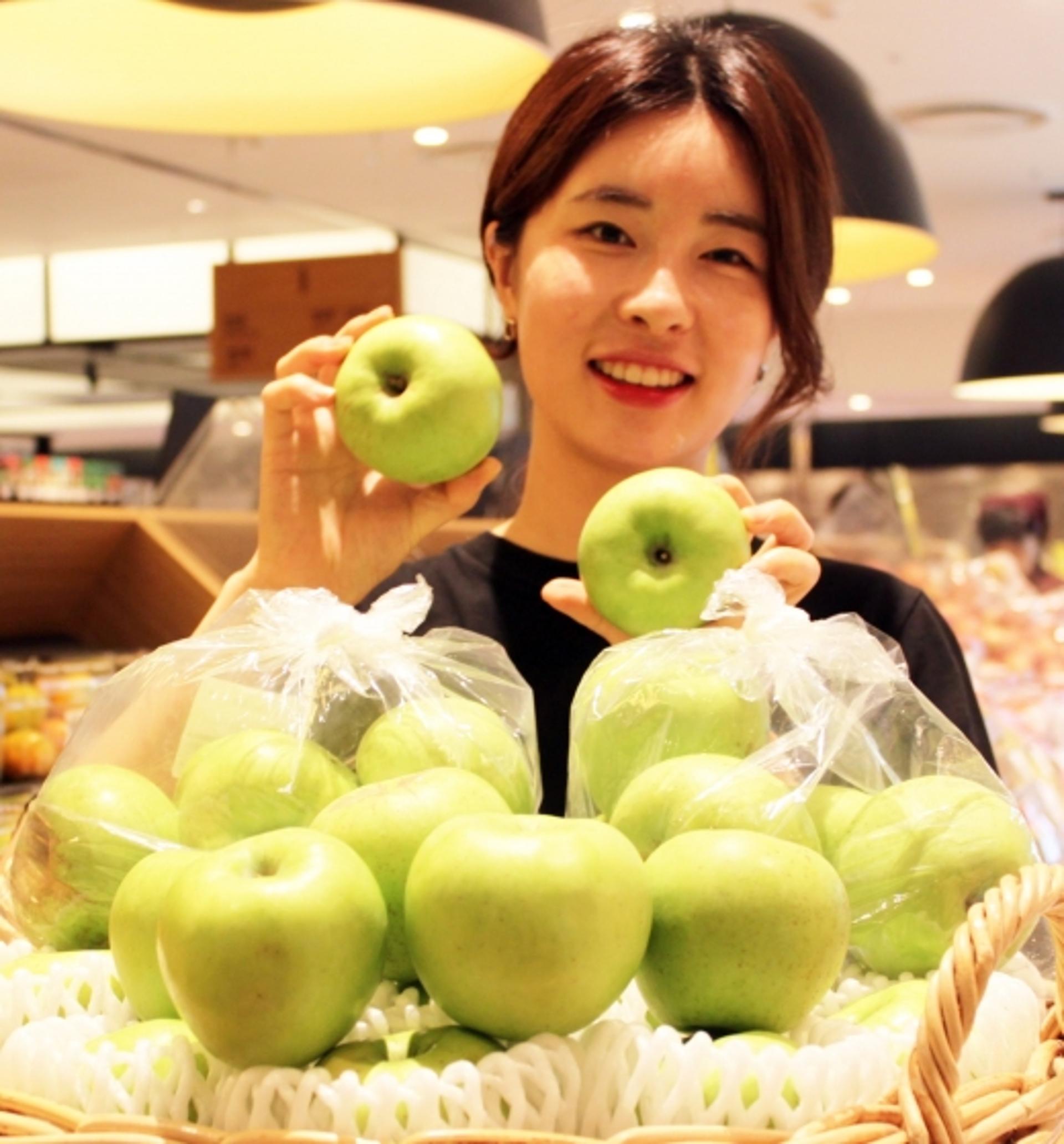 광주신세계 "초록 여름사과 '아오리' 맛보세요!"