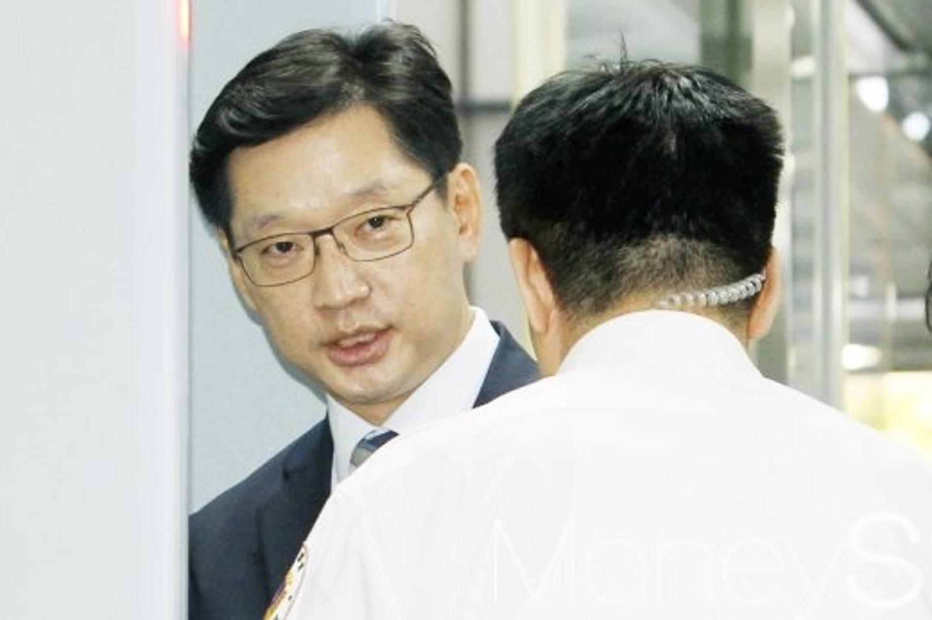 김경수 구속영장 기각… 법원 "공모 여부, 다툼여지 있어"