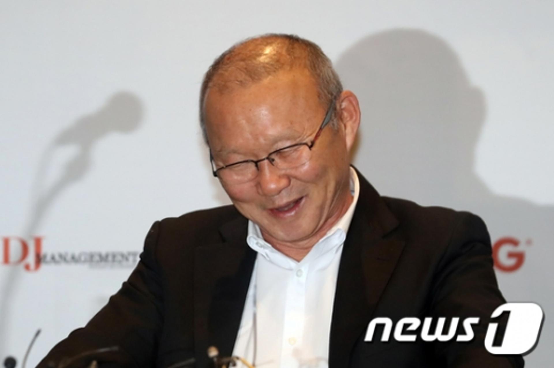 '일본 격파' 박항서 감독 "베트남, 못 이길 이유 없었다"