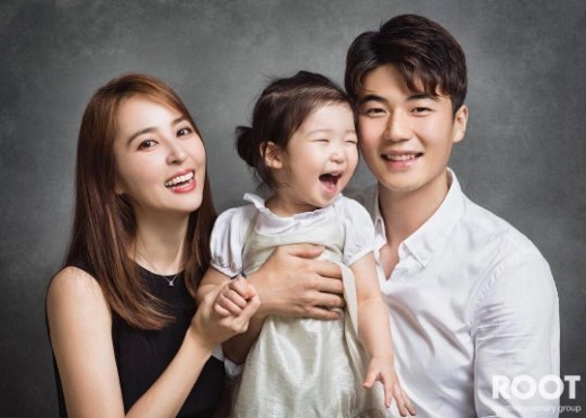 기성용♥한혜진, 시온 양과 함께한 가족사진… "사랑스러워"