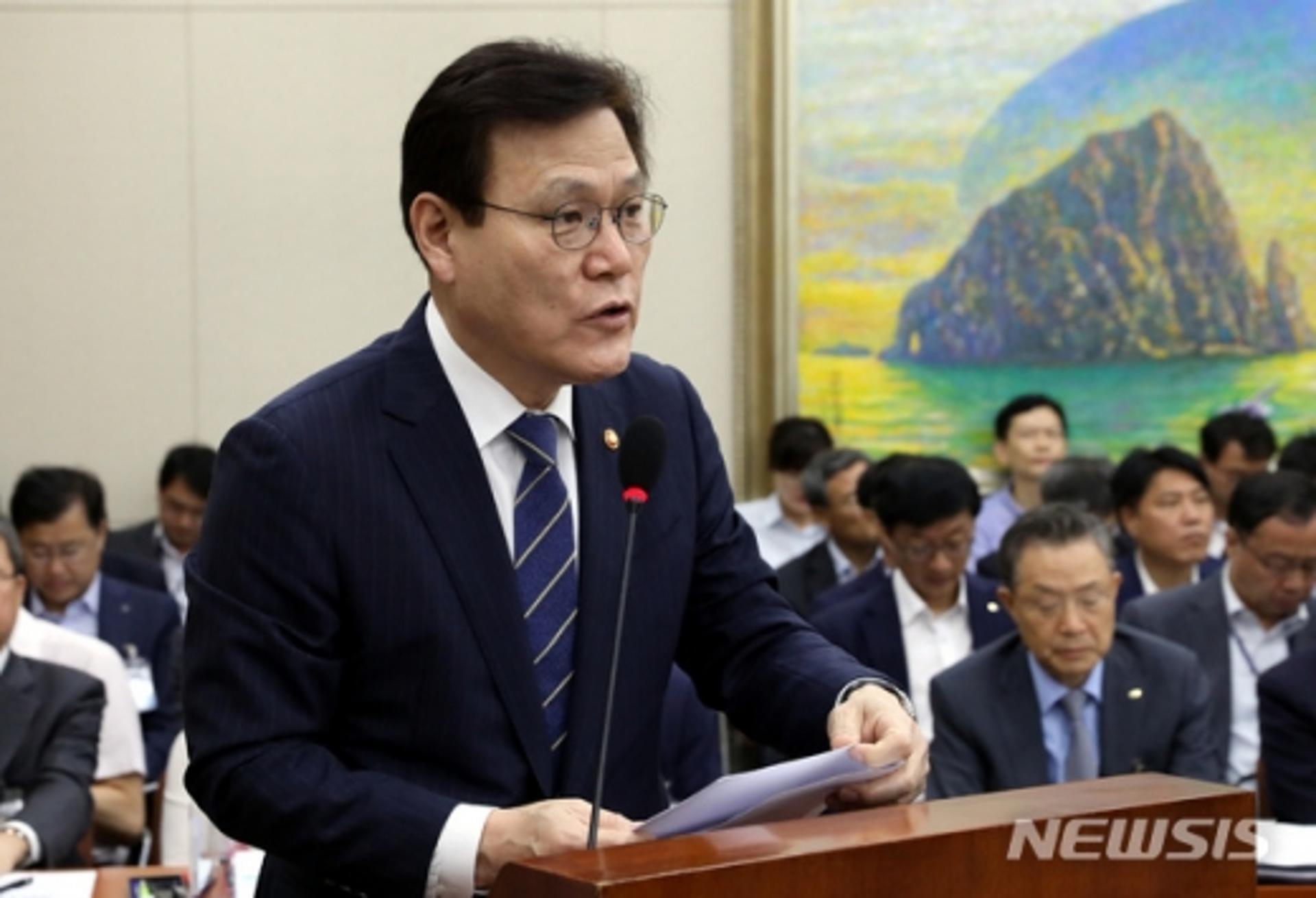 최종구 "은산분리 완화, 재벌 사금고화 막을 수 있다"