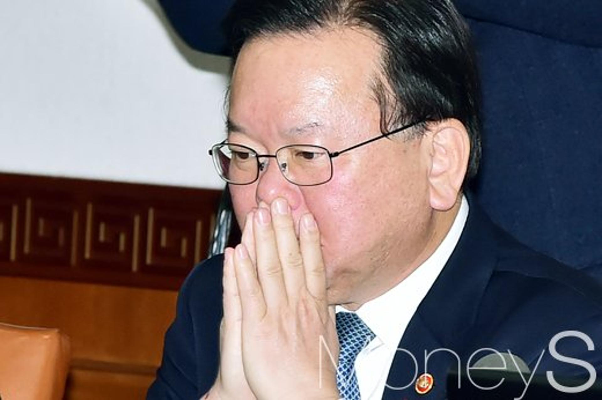 "면구스러워"… 김부겸, '긴급조치 위반' 41년만에 재심서 '무죄'