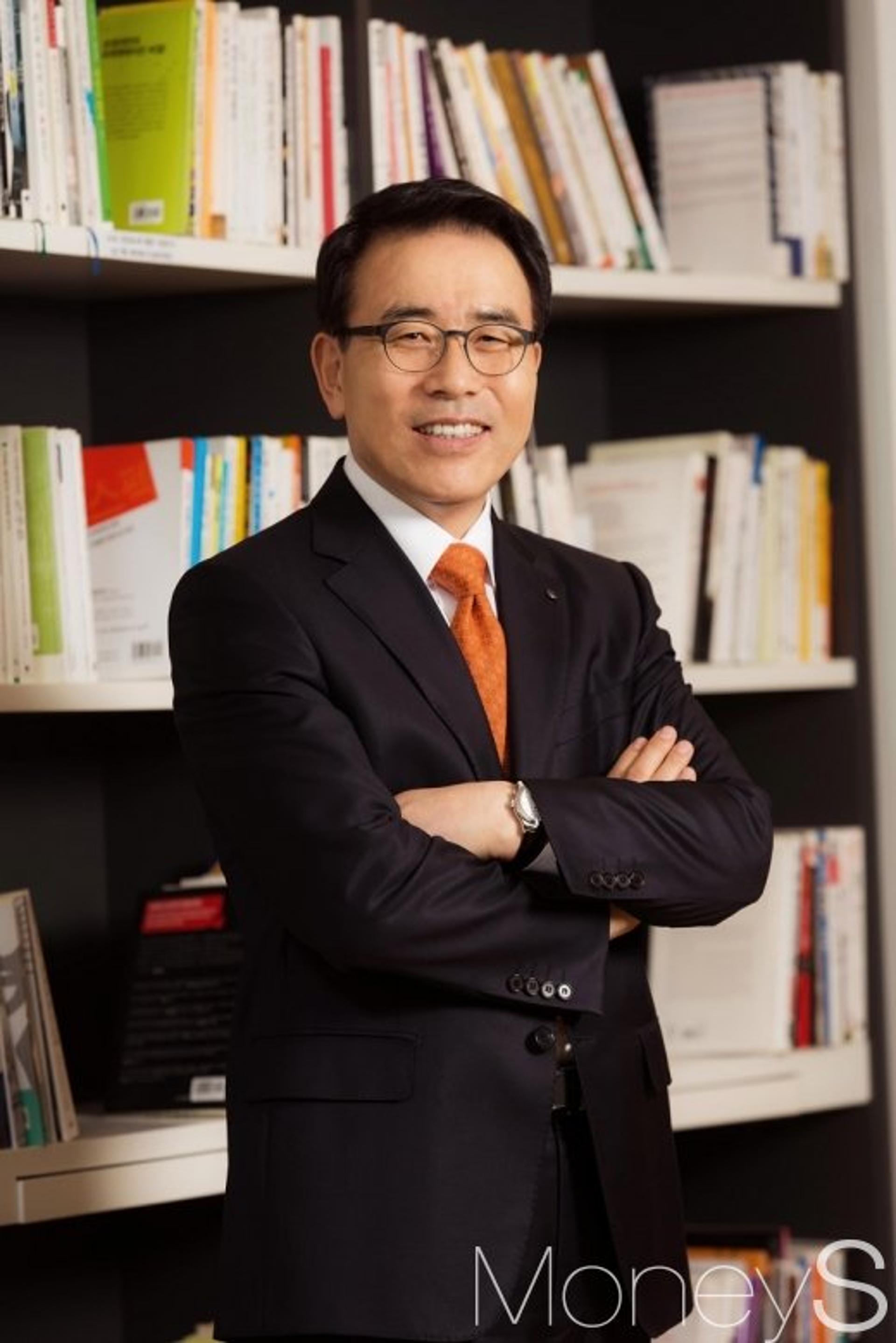 뚝심의 승부사 조용병, 오렌지라이프 품다…'원 신한' 속도낸다