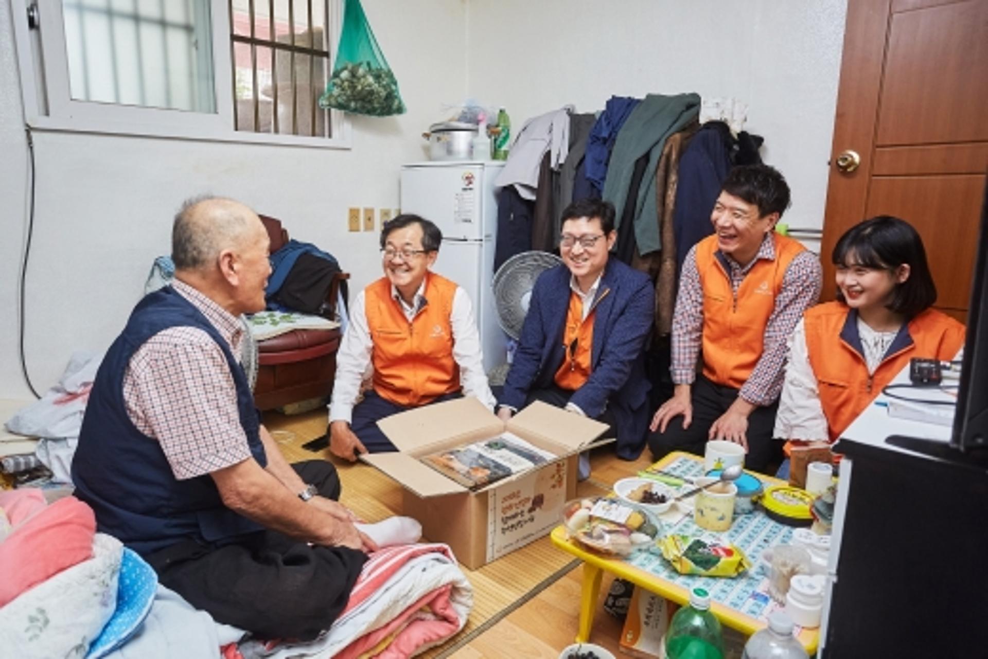 한화건설, 독거노인 찾아 추석맞이 나눔 봉사
