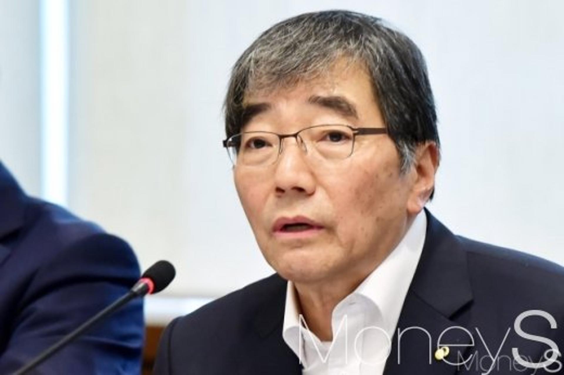 윤석헌 "남북경협 가능성… 금감원 필요한 역할 할 것"
