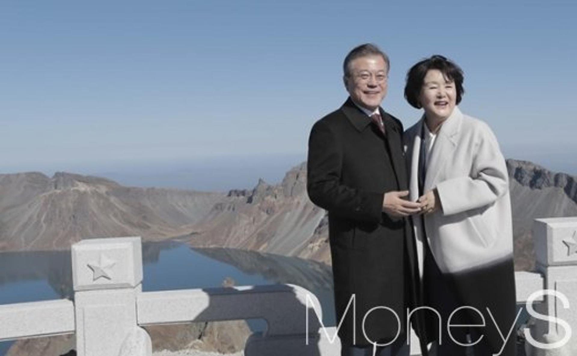 [머니S포토] 활짝 미소지은 문재인 대통령과 김정숙 여사