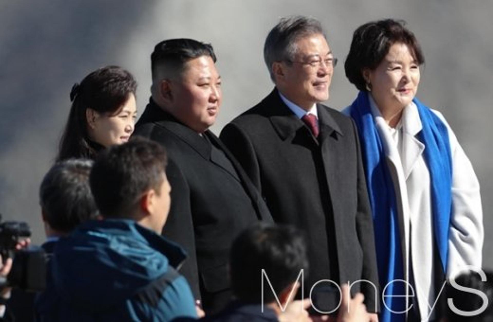 [머니S포토] 문 대통령과 김 위원장 내외 '활짝 미소지으며'