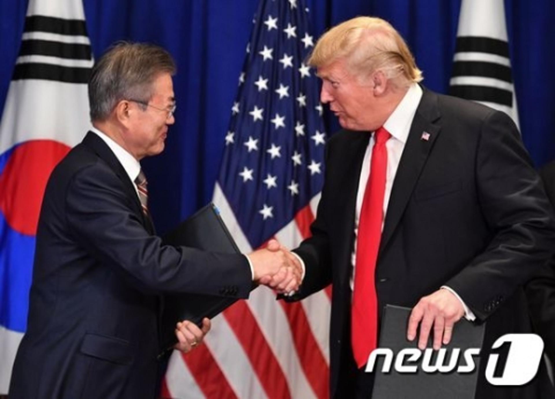 문 대통령 "2차 북미정상회담, 종전선언 논의될 것"