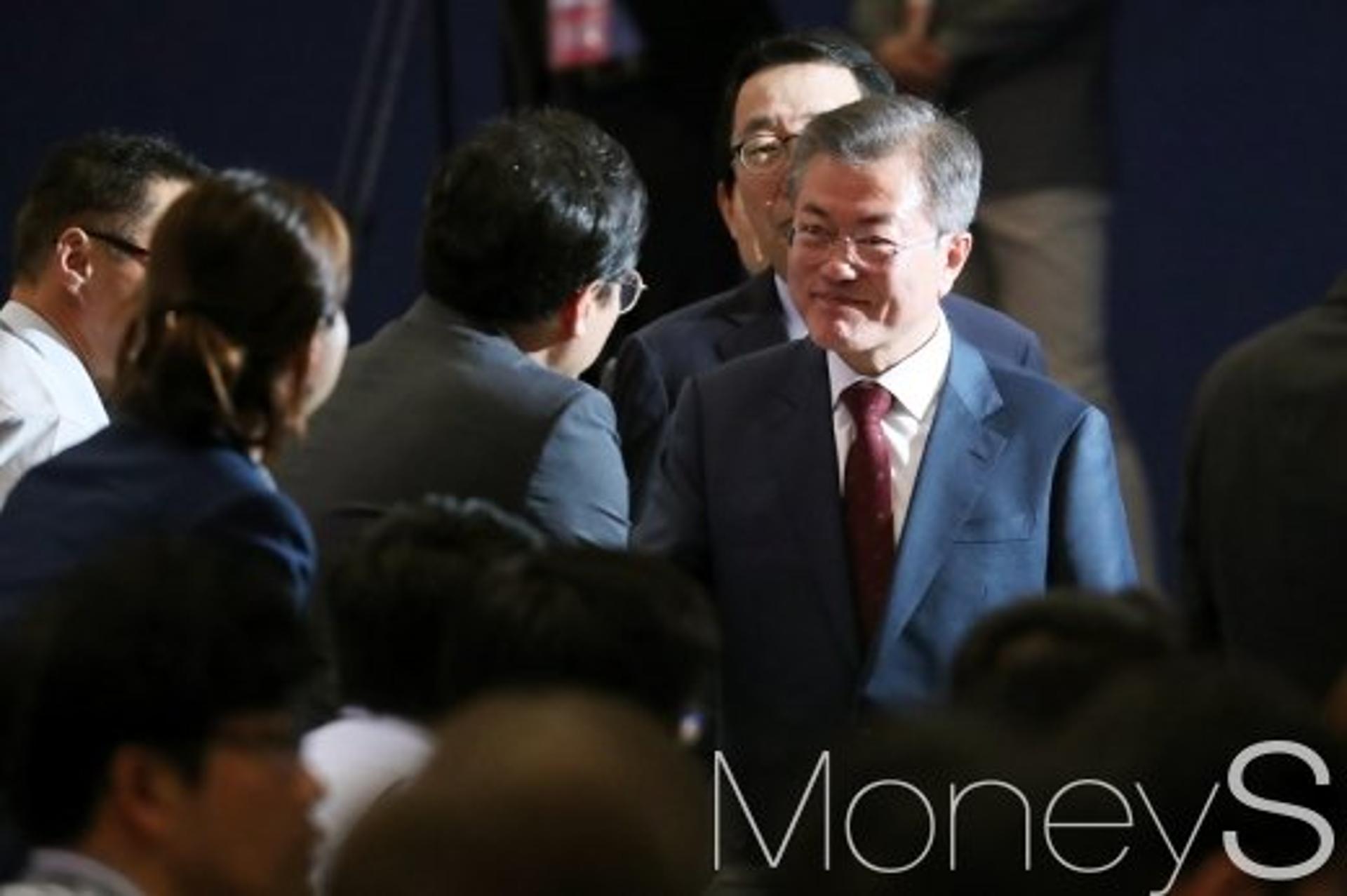 "문 대통령, 노벨평화상 기대 안 한다"
