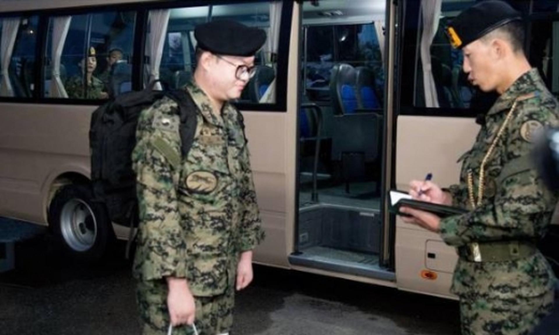 '진짜사나이300' 합류, 감스트 '삭발식' 거행… 그는 누구?