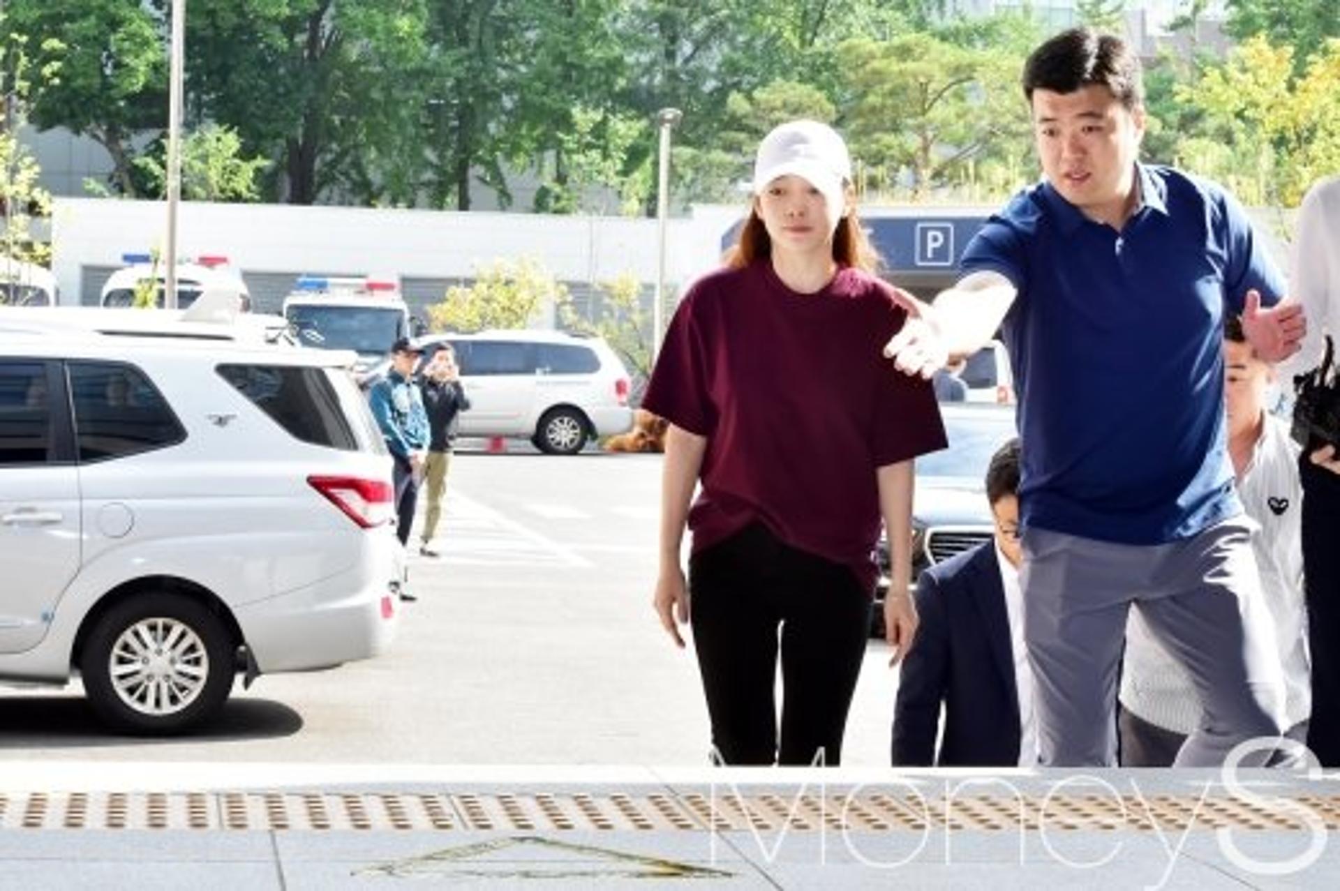 "협박·상해·강요 혐의"… 경찰, 최종범 구속영장 신청