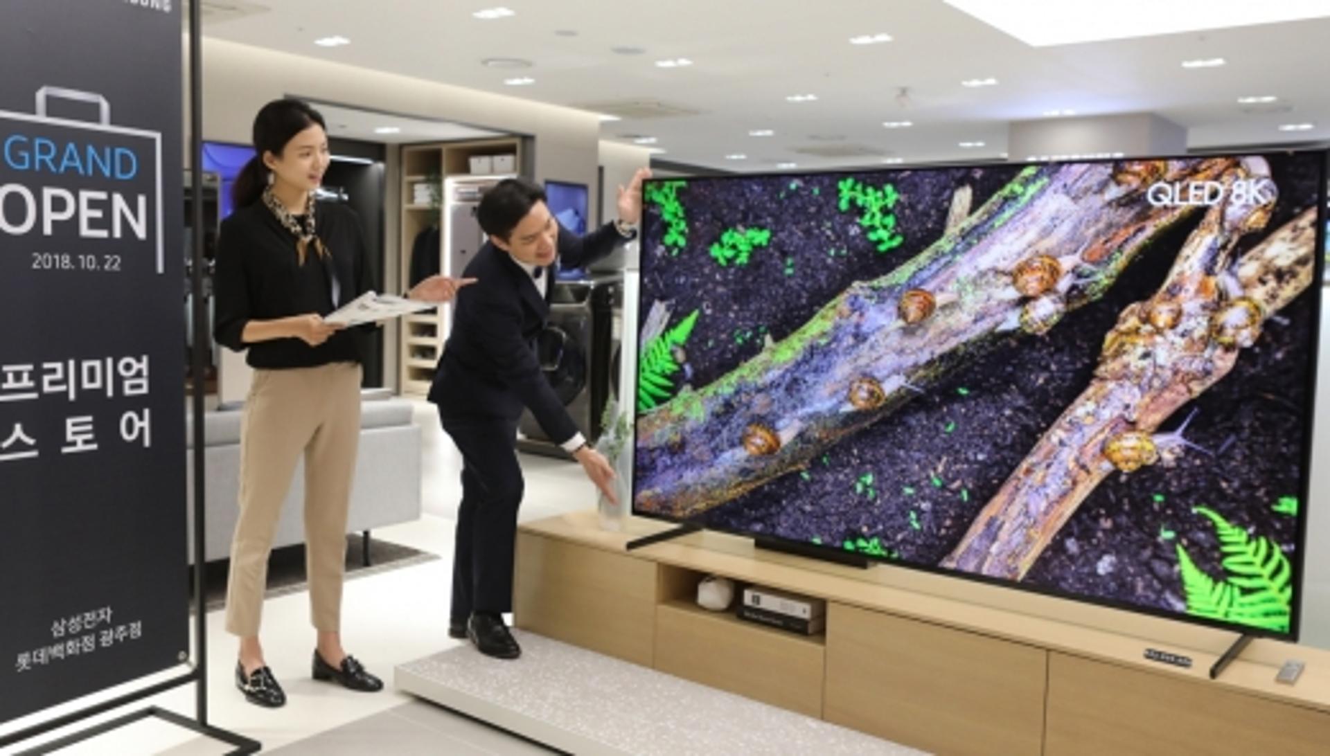 롯데백광주점 "3200만원짜리 TV입니다"