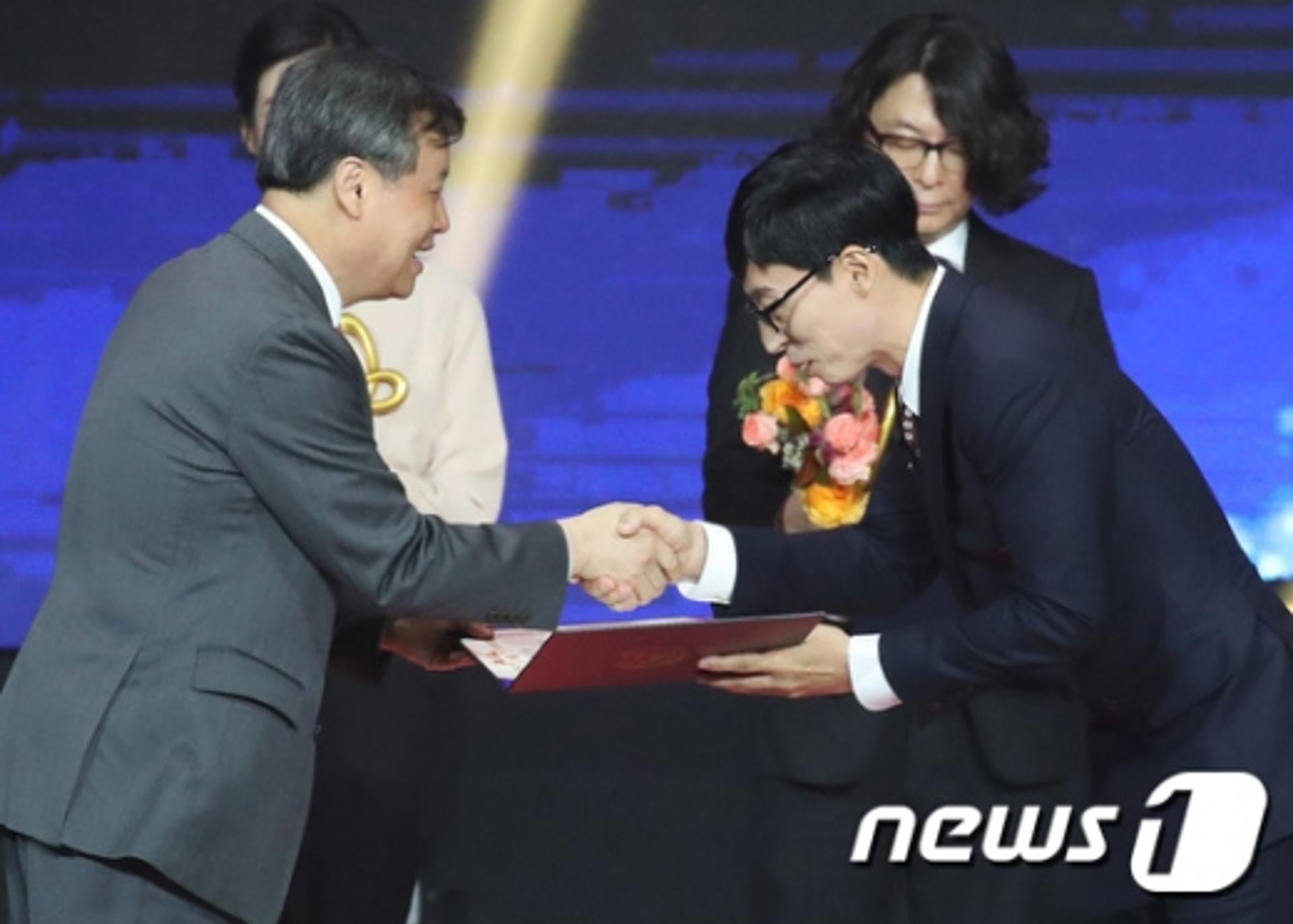 [2018 대중문화예술상] 유재석 대통령표창 수상 "아내 나경은 사랑해"