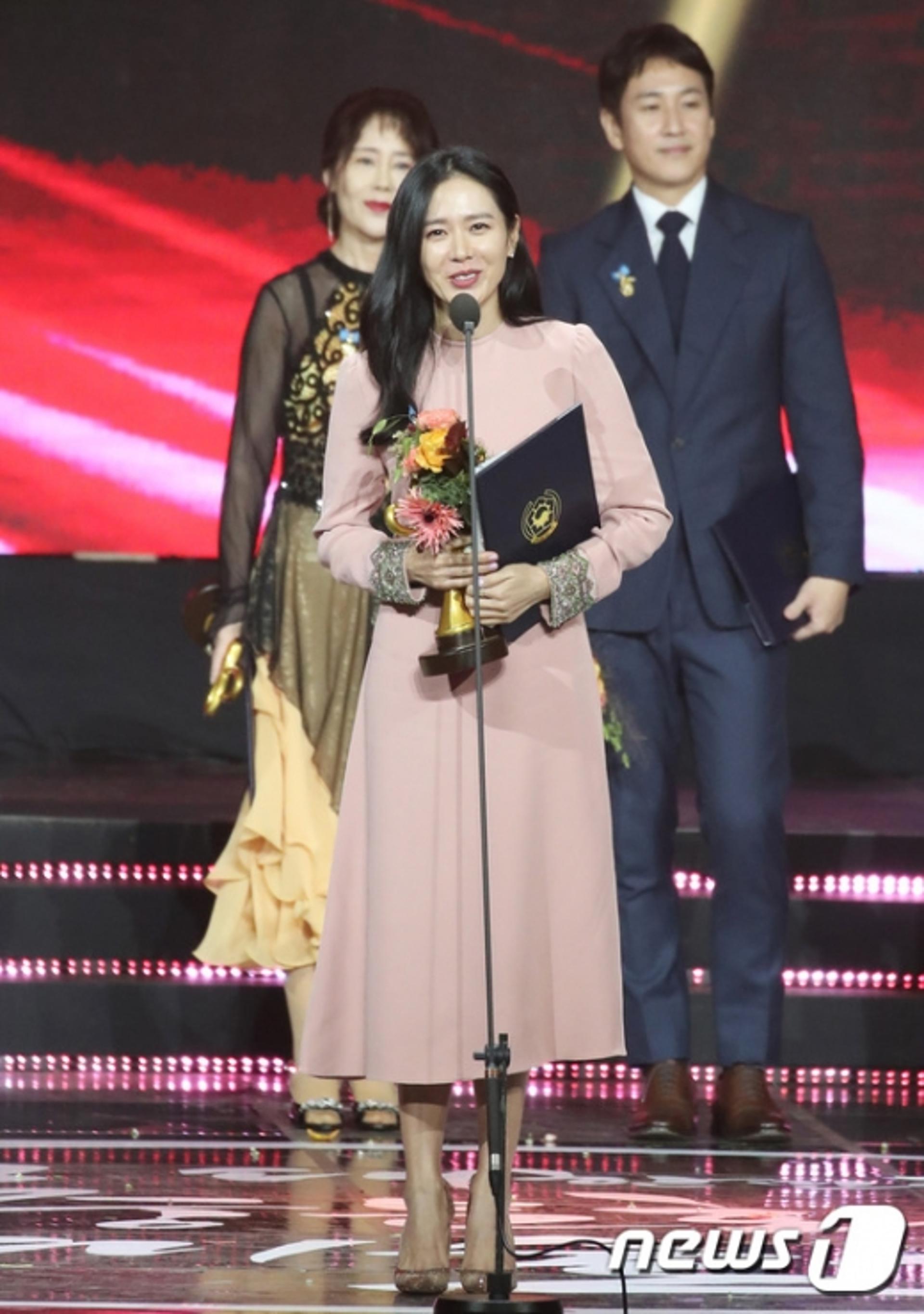 [2018 대중문화예술상] 손예진 "방탄소년단 밥 사주고파, 인원 많아 고민"