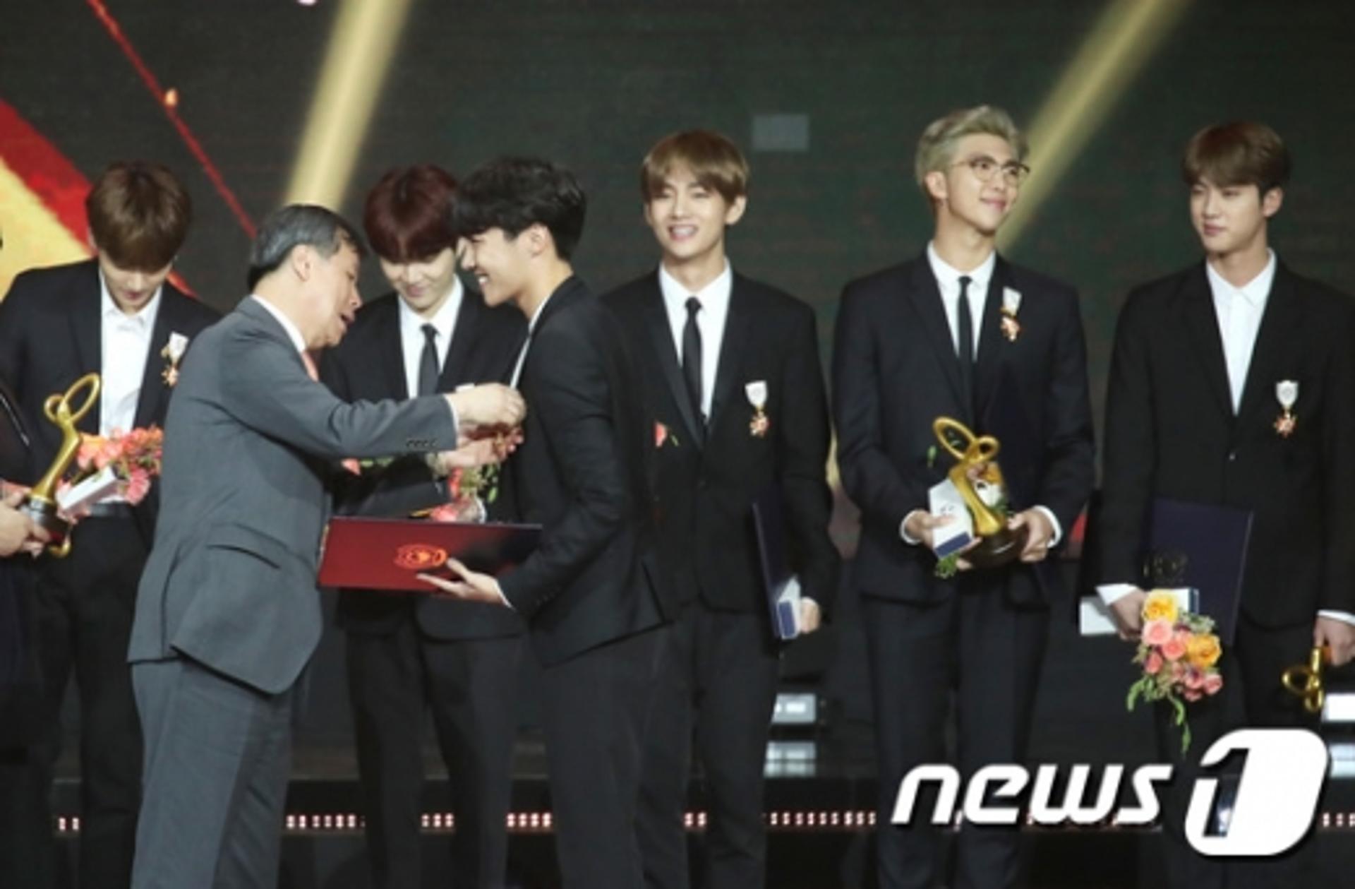 방탄소년단(BTS)·유재석·이순재까지…"대중문화 빛냈다"(종합)