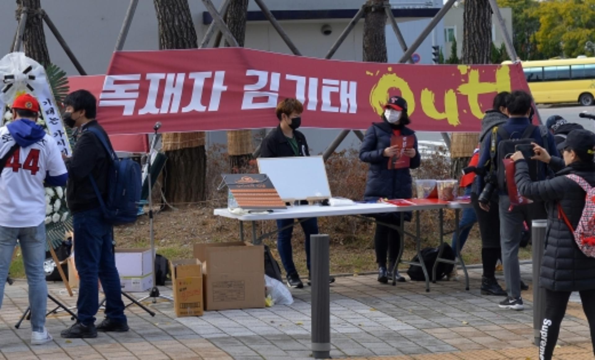 임창용 방출에 성난 기아 팬, “김기태 퇴진” 한목소리