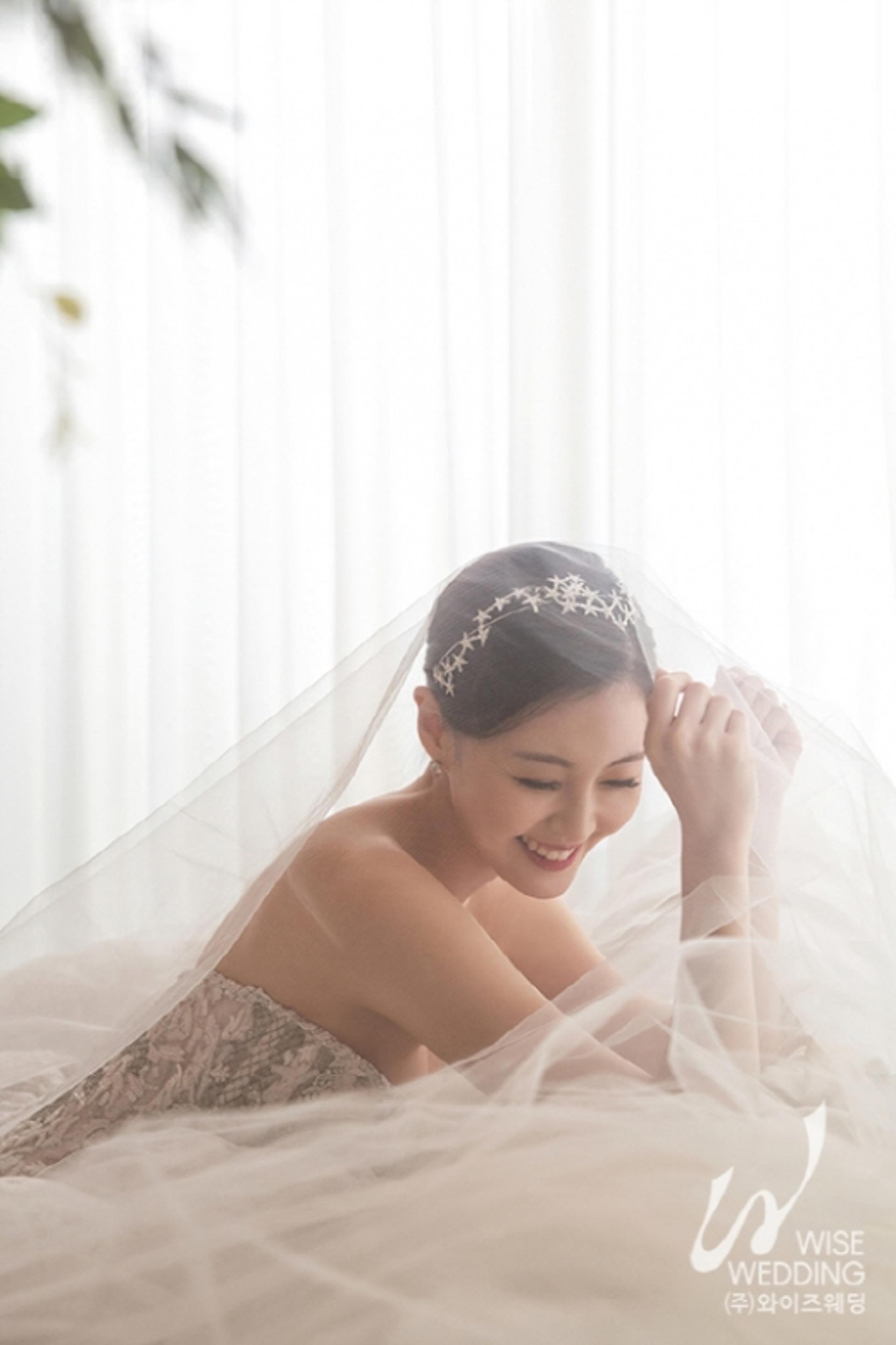 "12월의 신부" 윤지연 결혼, 신랑은 5세 연상 이비인후과 의사