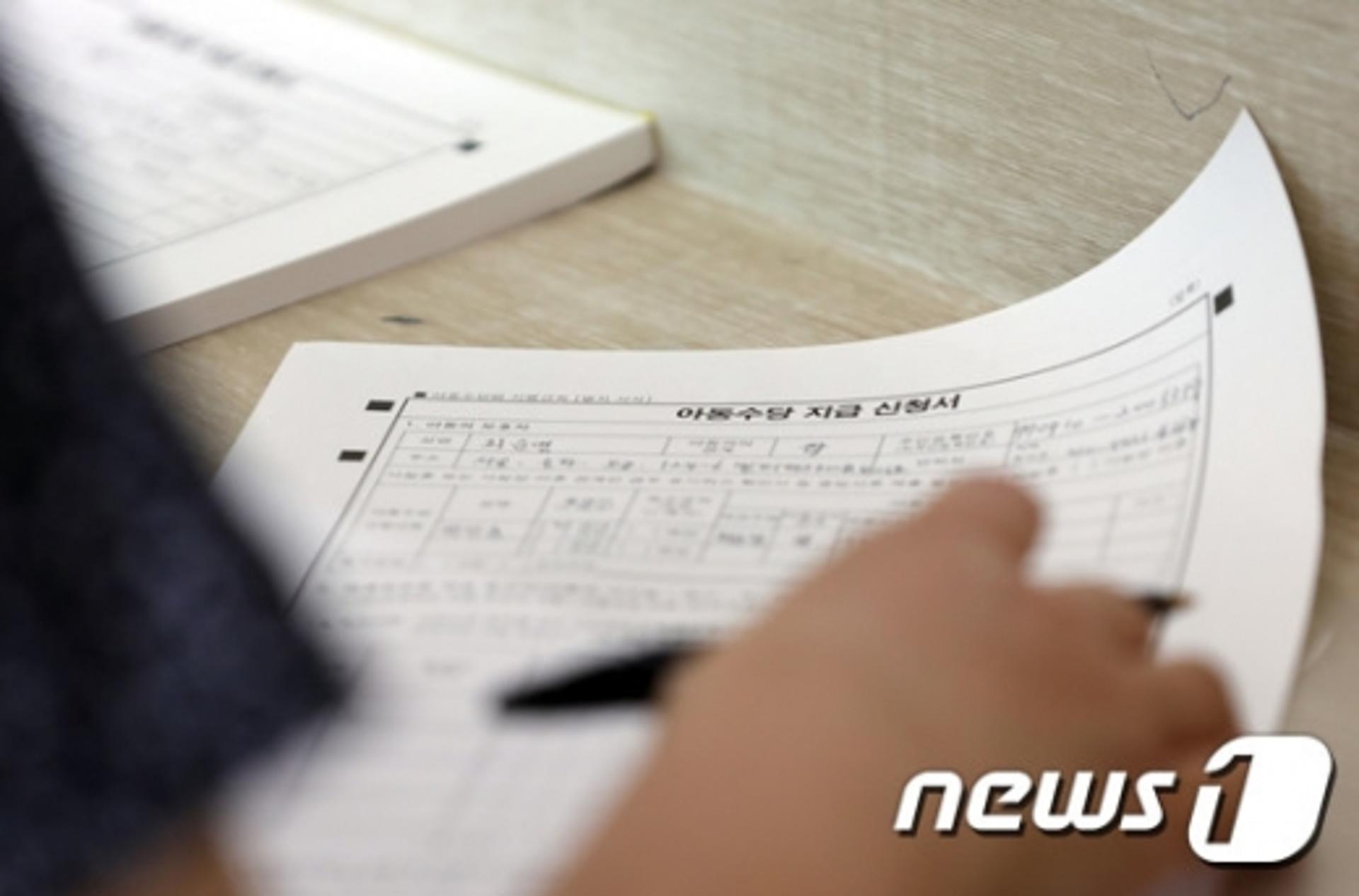 여야 "초 6까지 월 10만원 아동수당 100% 지급"