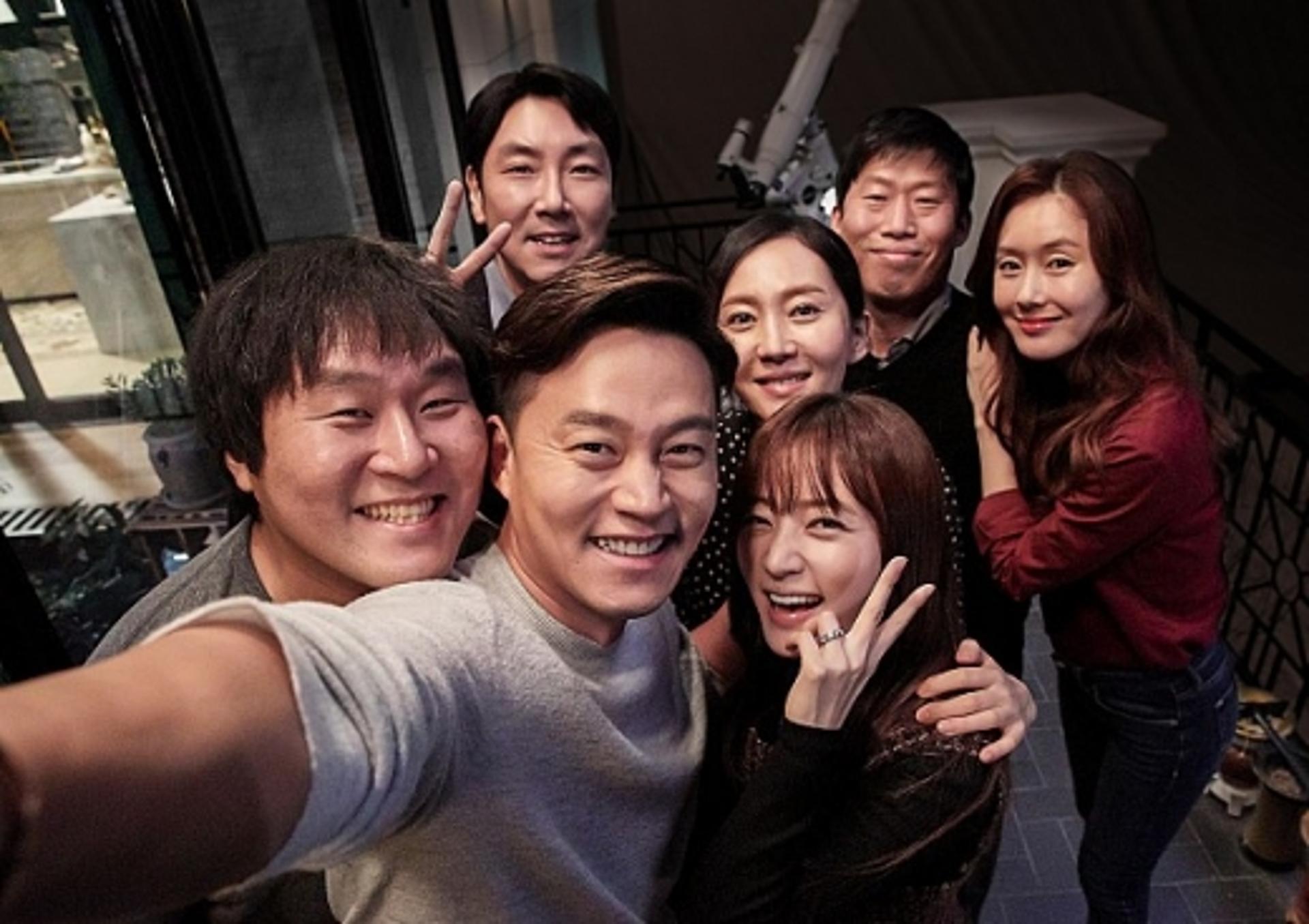 '완벽한 타인' 손익분기점 돌파, 개봉 6일만에 "200만 눈앞"