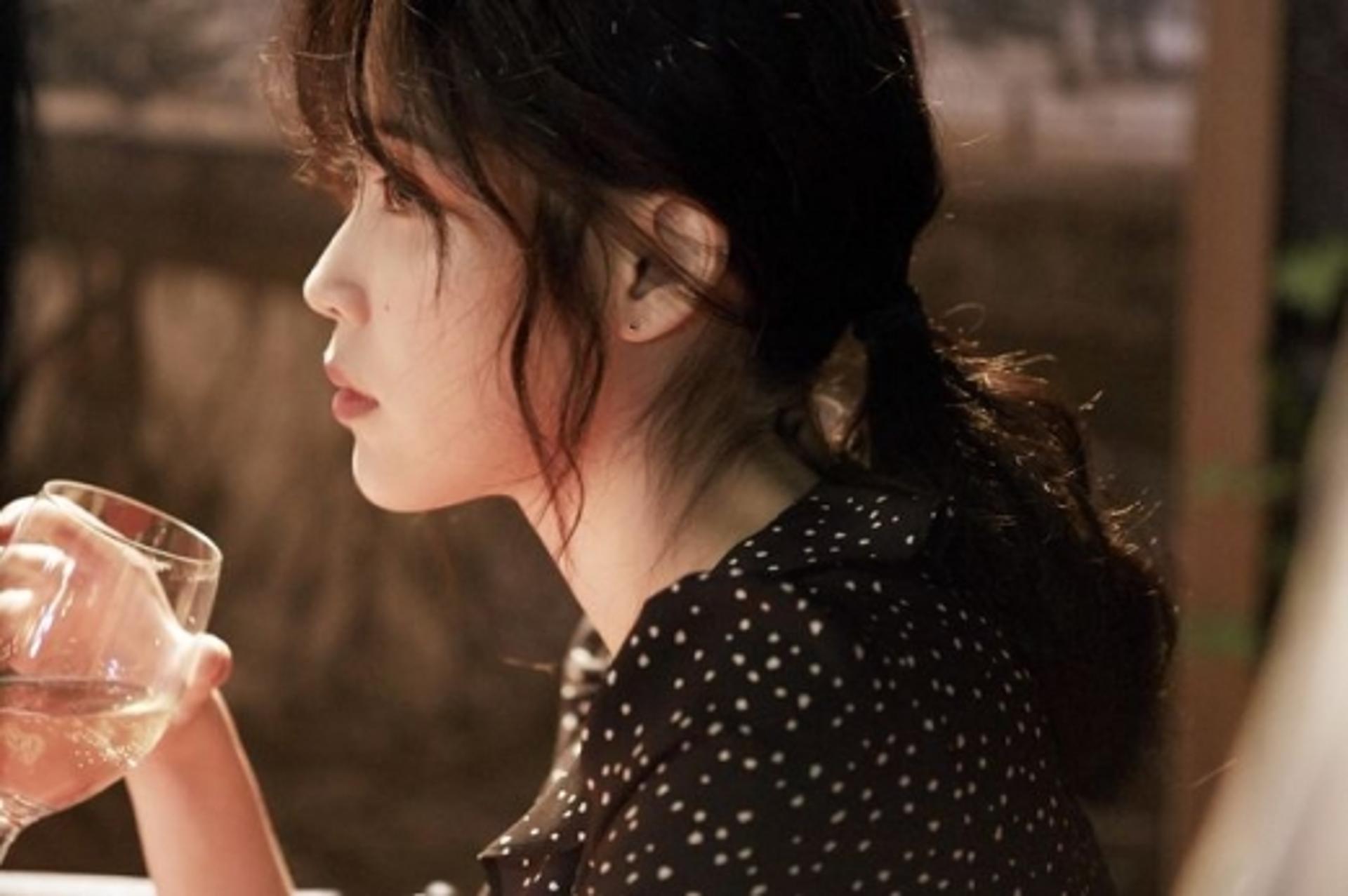 아이유 주연 '페르소나' 첫 스틸 공개… "다채로운 매력"